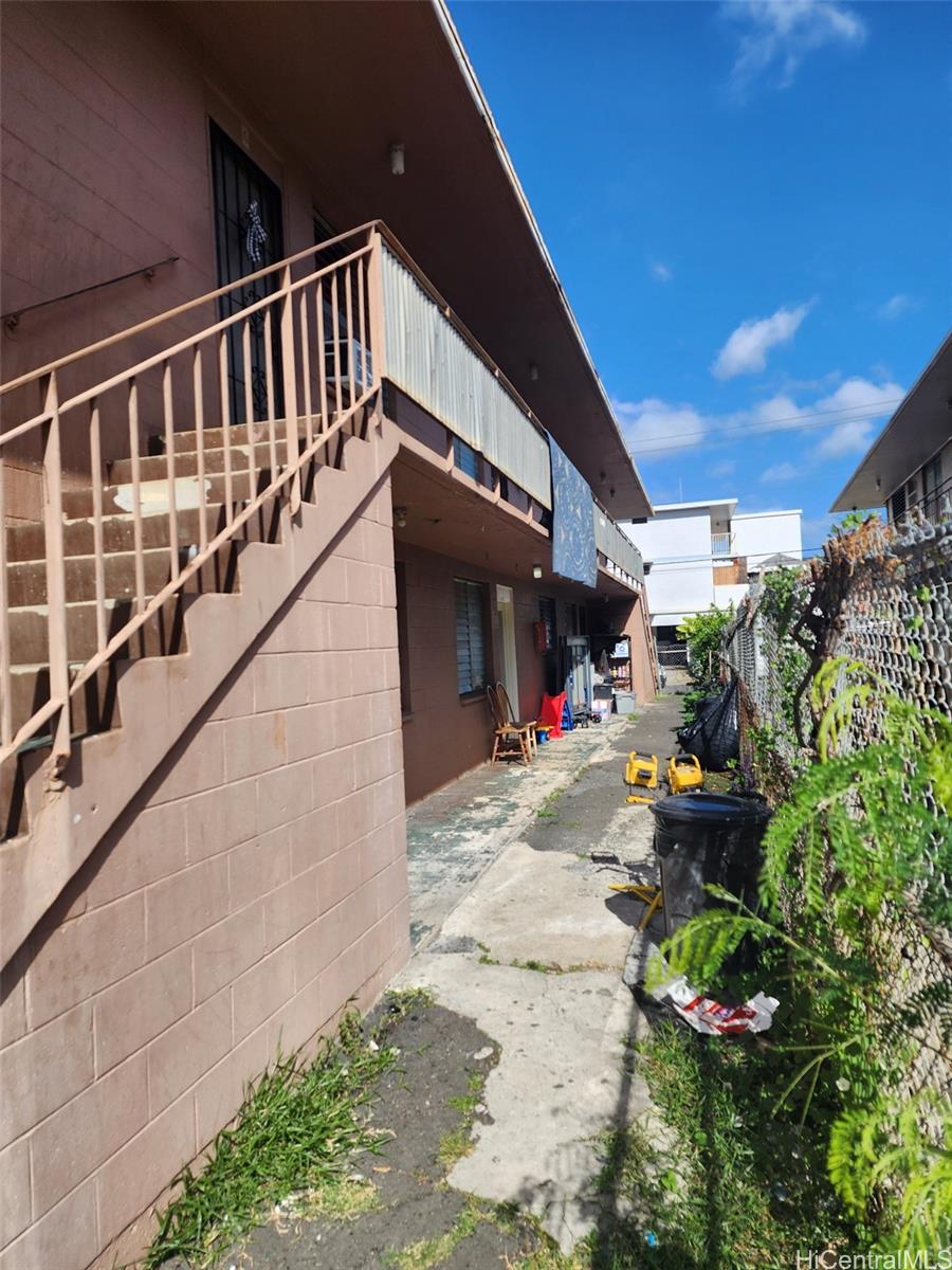 94-323 Pupuole St Waipahu - Multi-family - photo 2 of 9