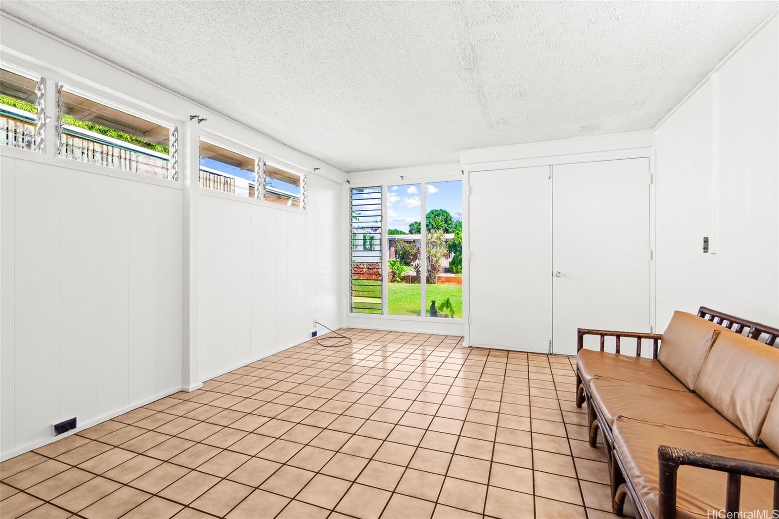 94-326  Kipou Pl Harbor View, Waipahu home - photo 6 of 24