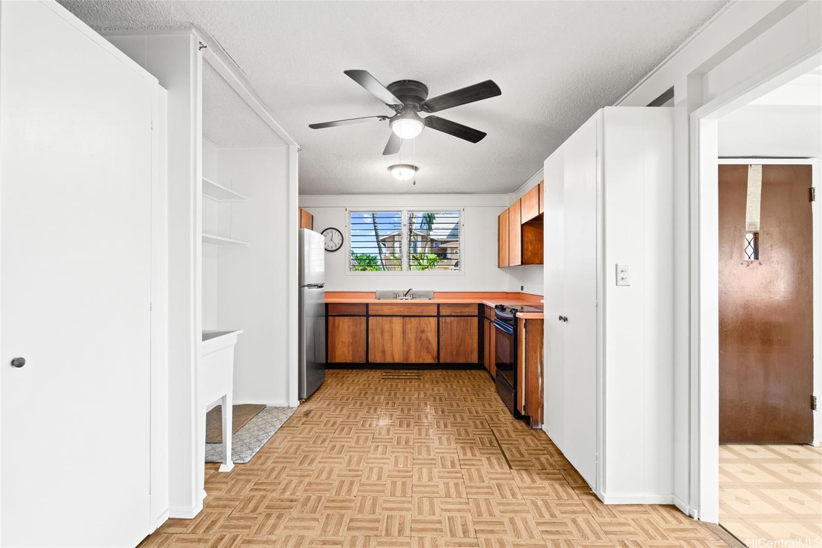 94-326  Kipou Pl Harbor View, Waipahu home - photo 9 of 24