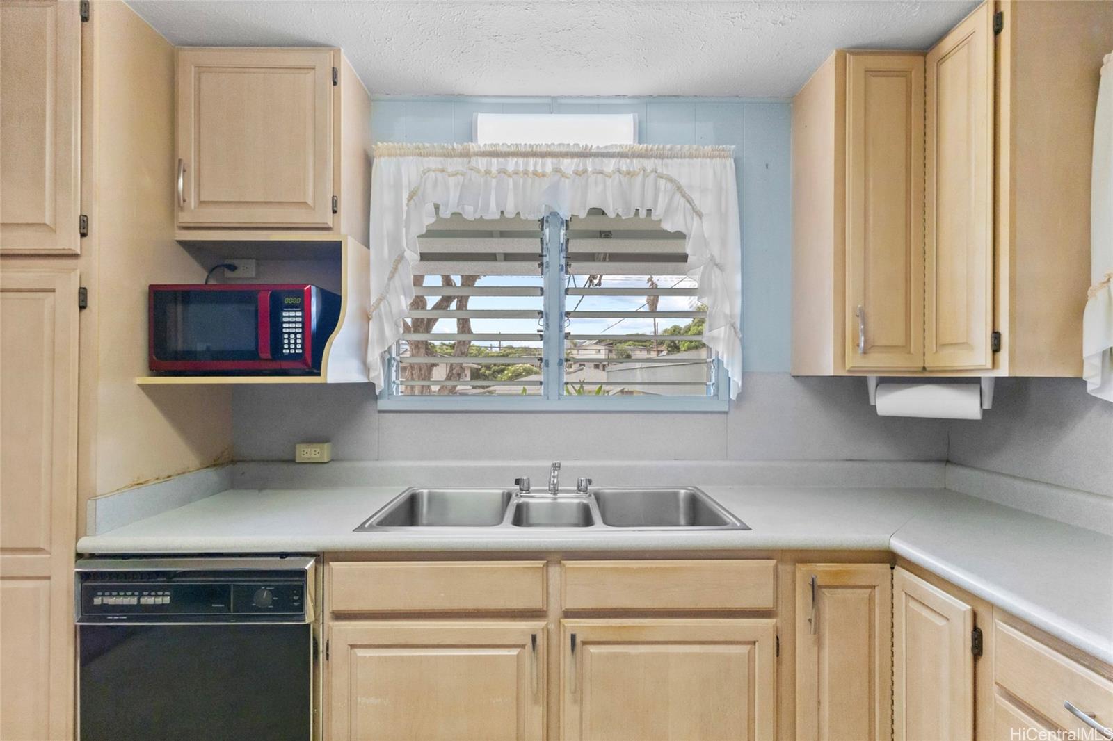 94-341  Kahuanani St Waipahu Triangle, Waipahu home - photo 6 of 24