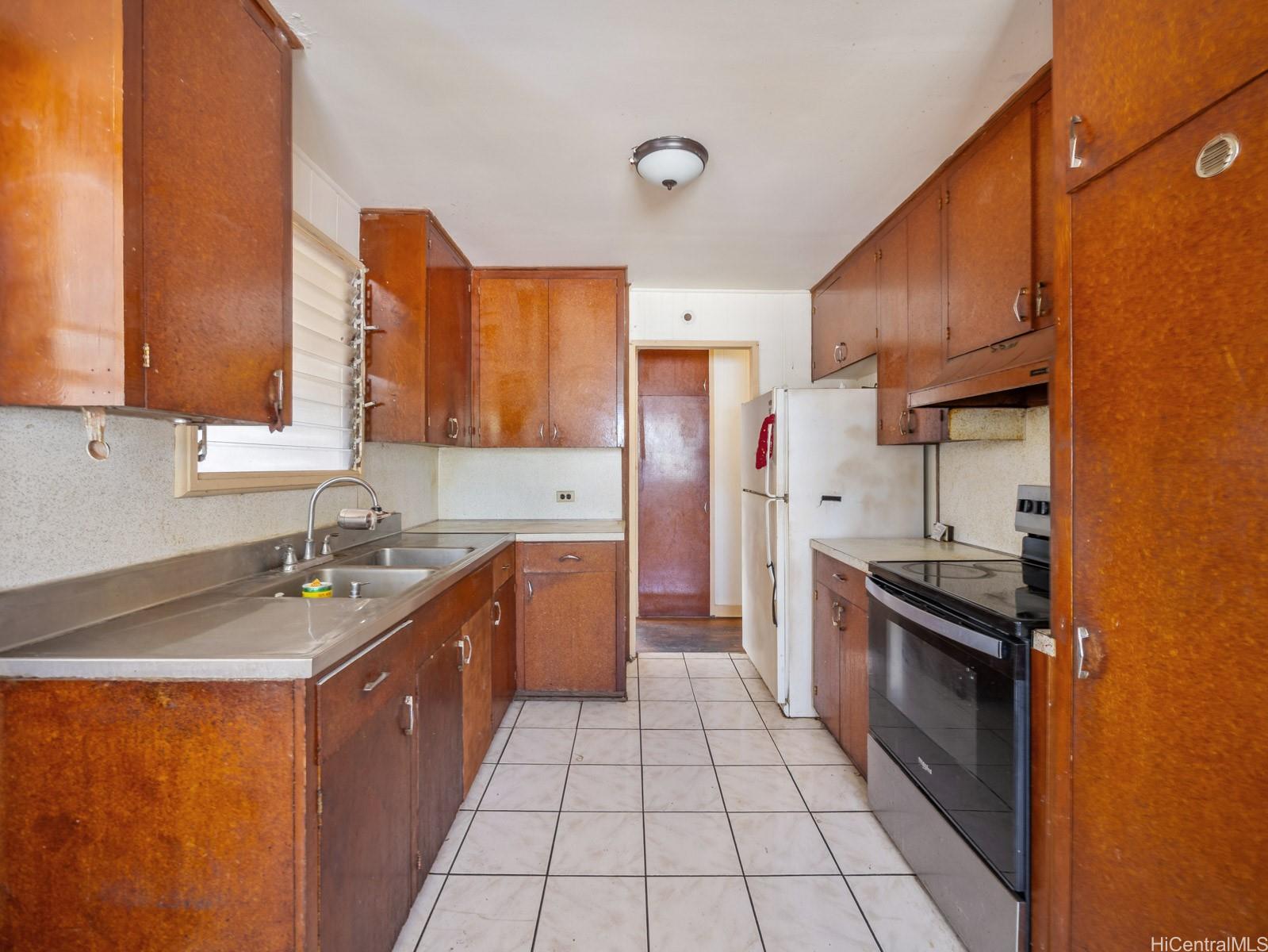 94-346  Mokuola Street Waipahu-lower, Waipahu home - photo 15 of 25