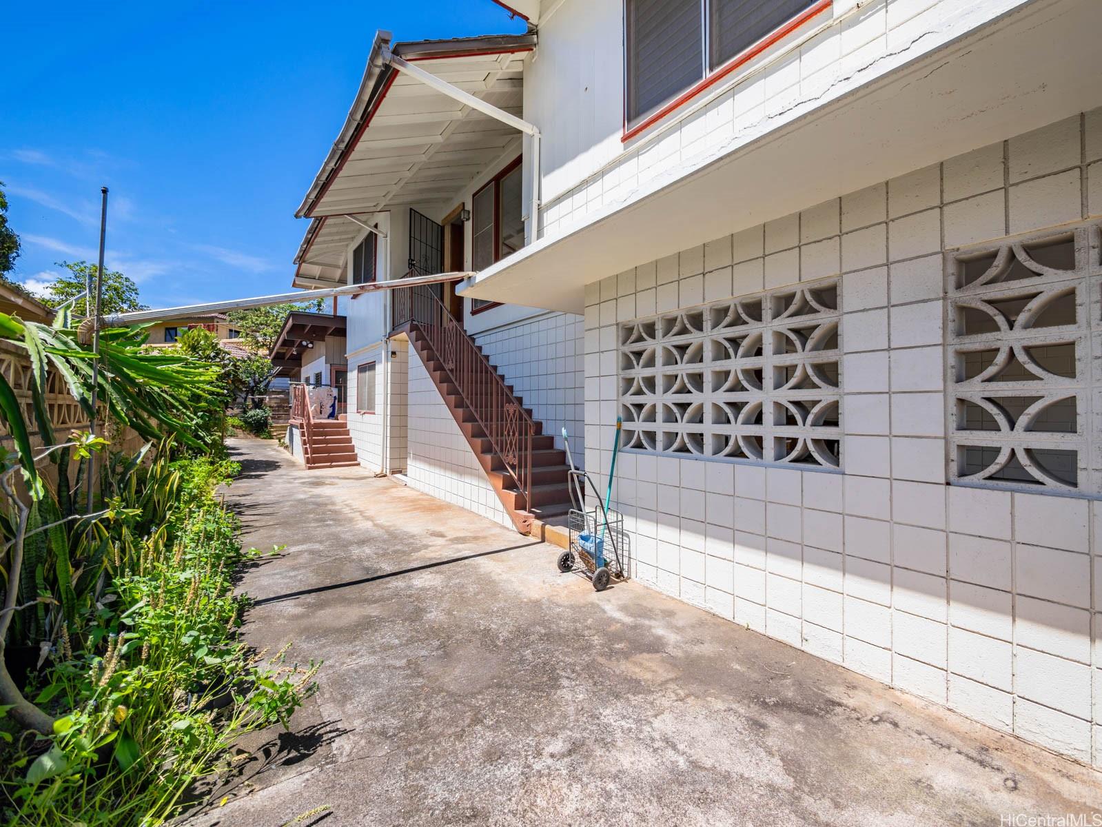 94-346  Mokuola Street Waipahu-lower, Waipahu home - photo 4 of 25