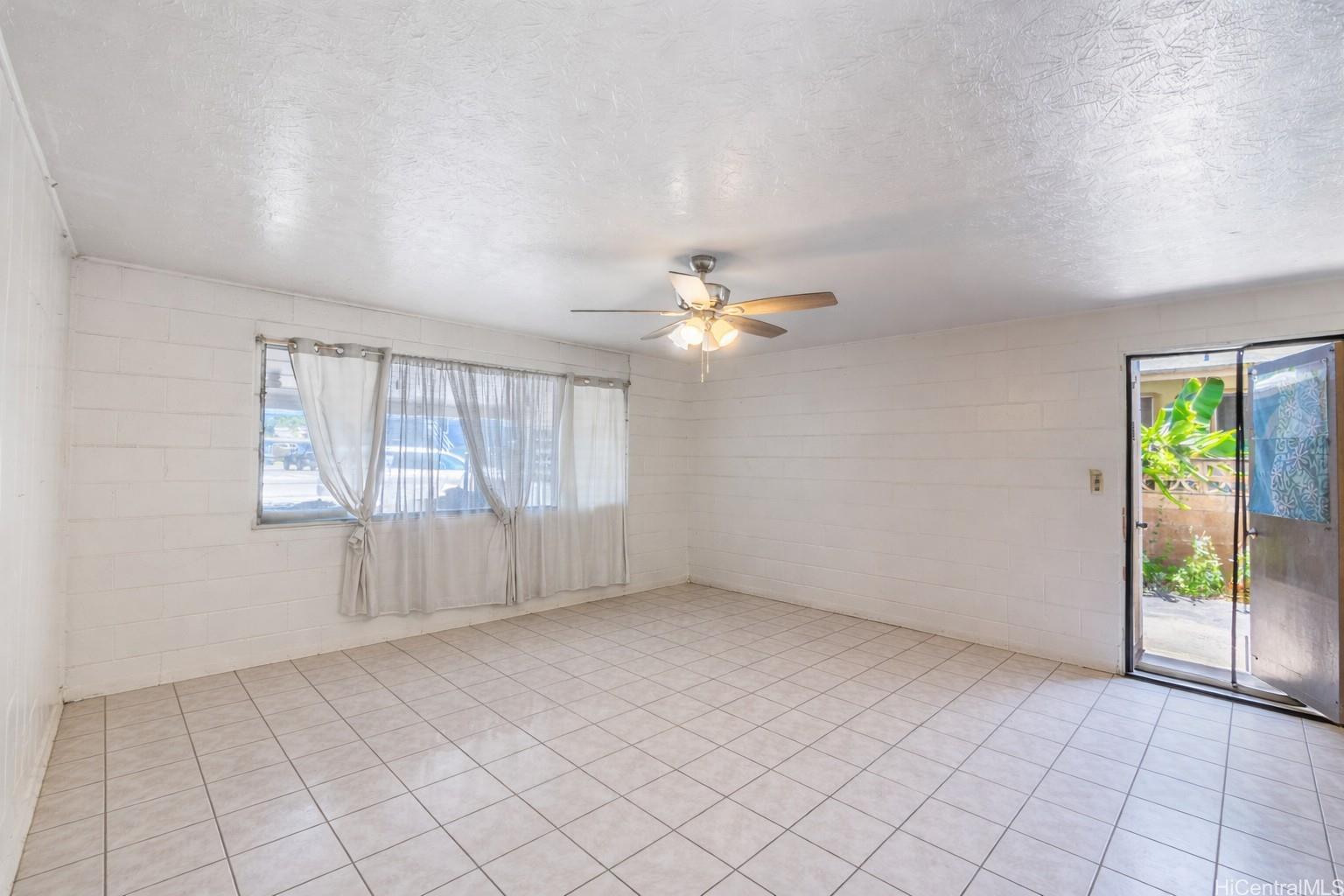 94-346  Mokuola Street Waipahu-lower, Waipahu home - photo 5 of 25