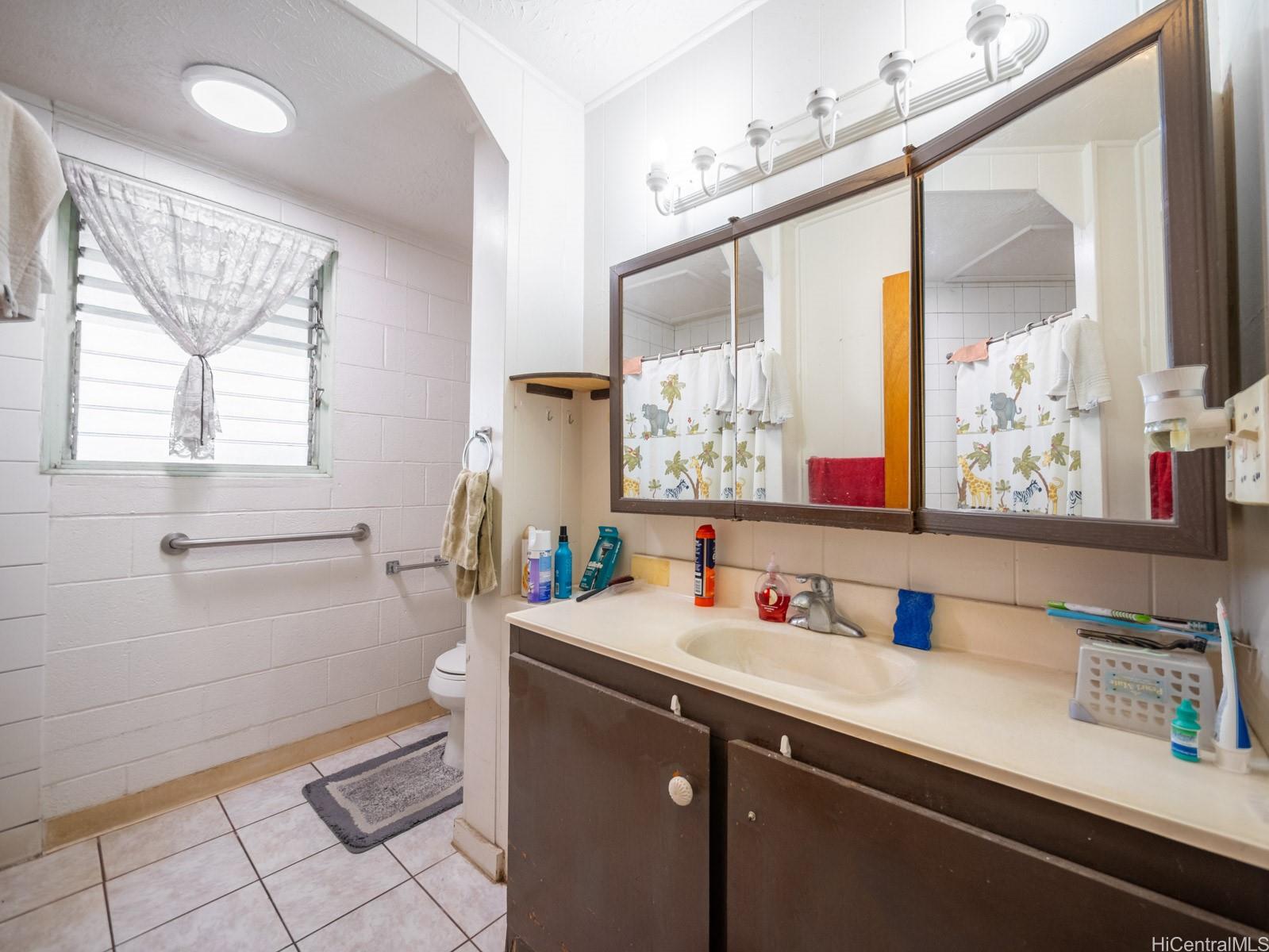 94-346  Mokuola Street Waipahu-lower, Waipahu home - photo 10 of 25