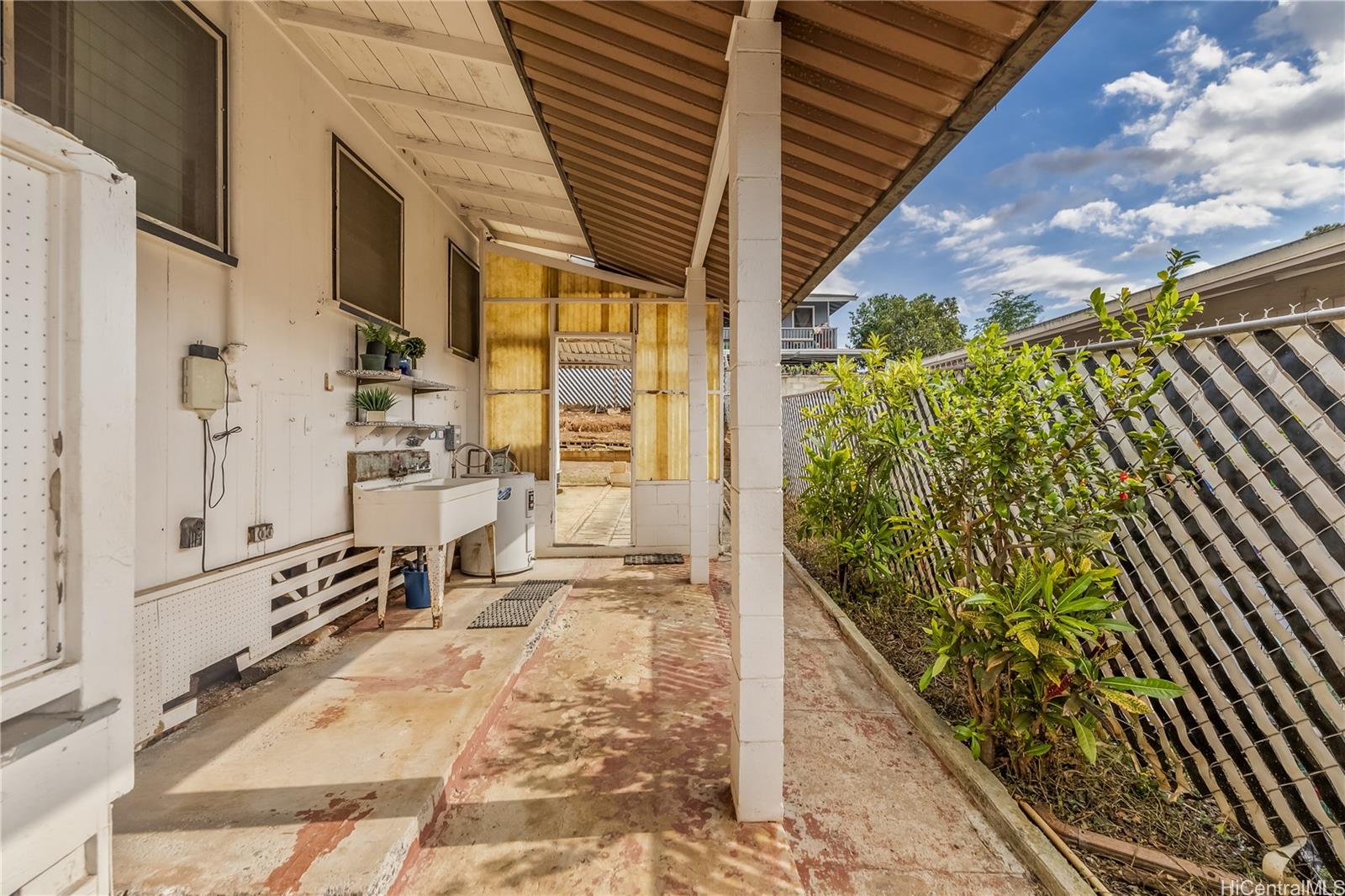 94-365  Kahuapaa Place Waipahu Triangle, Waipahu home - photo 11 of 17