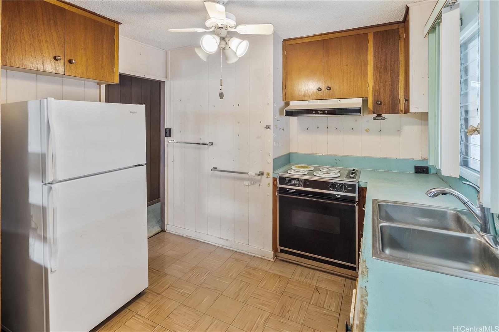 94-365  Kahuapaa Place Waipahu Triangle, Waipahu home - photo 5 of 17