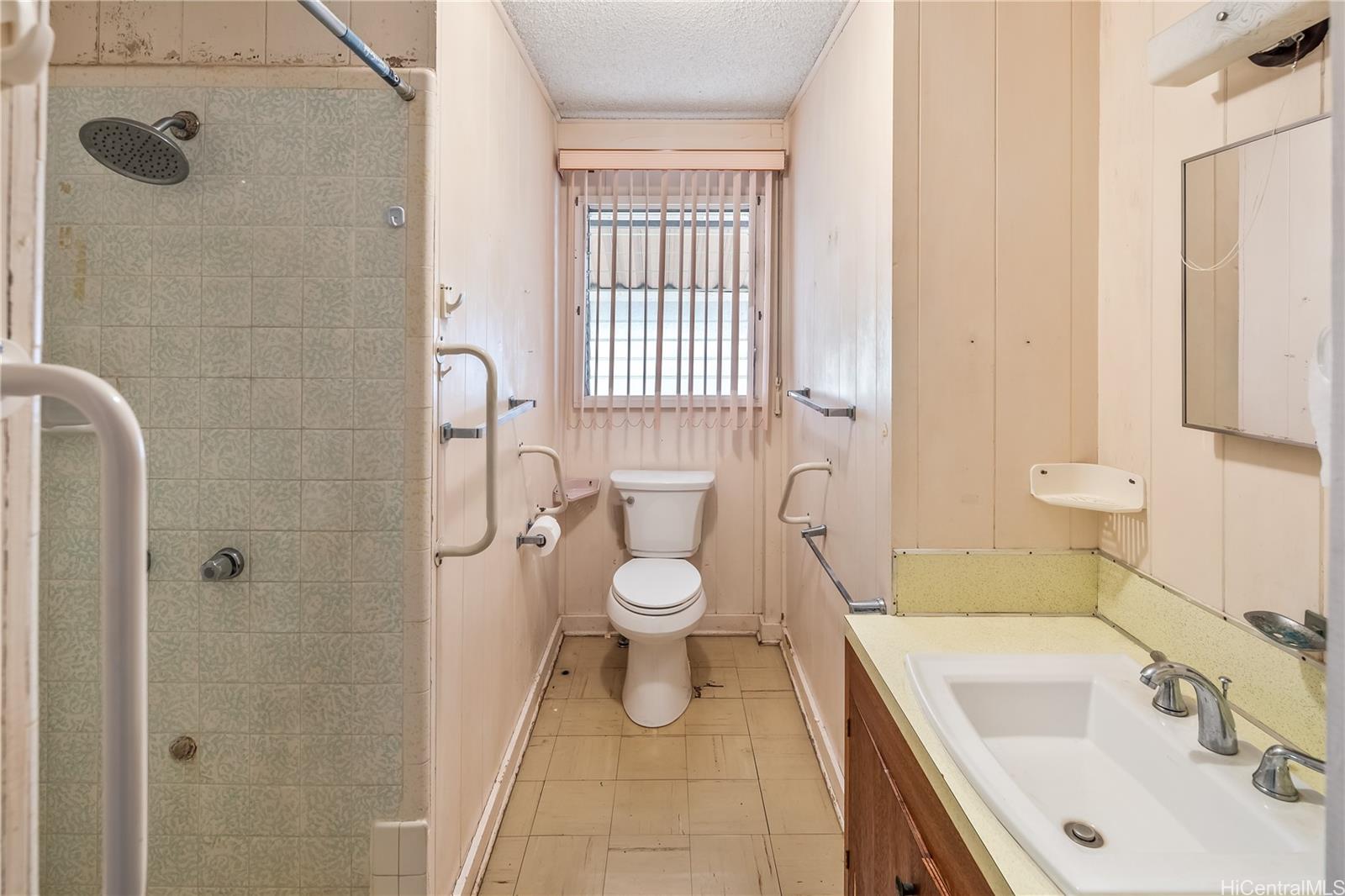 94-365  Kahuapaa Place Waipahu Triangle, Waipahu home - photo 8 of 17