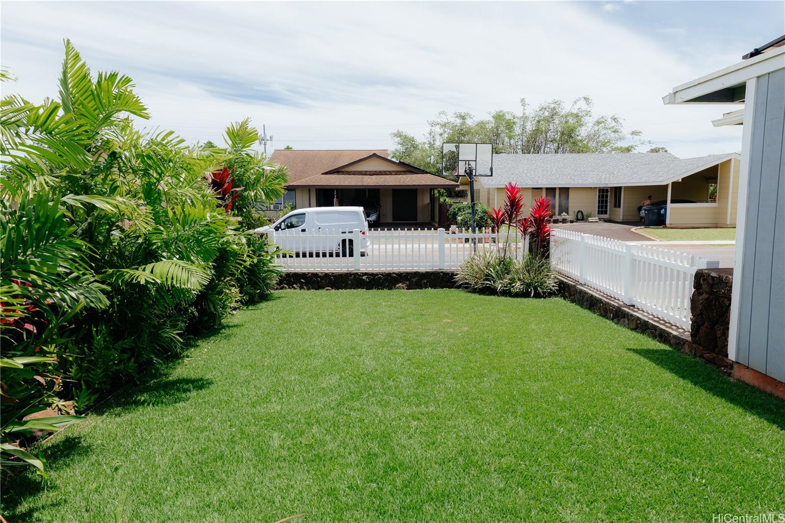 94-386  Makapipipi Street Mililani Area, Central home - photo 3 of 25