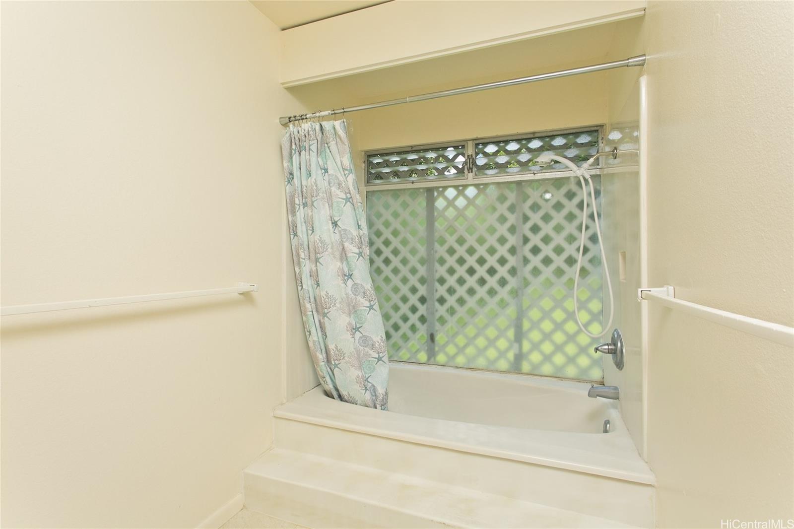 944  Kaahue St Mariners Ridge, Hawaii Kai home - photo 17 of 22