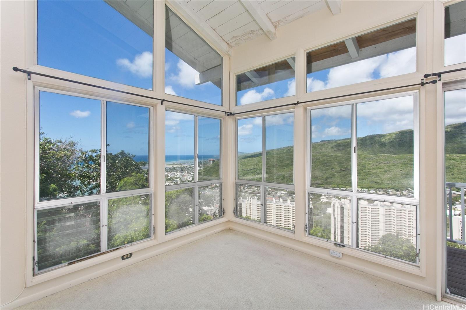 944  Kaahue St Mariners Ridge, Hawaii Kai home - photo 4 of 22