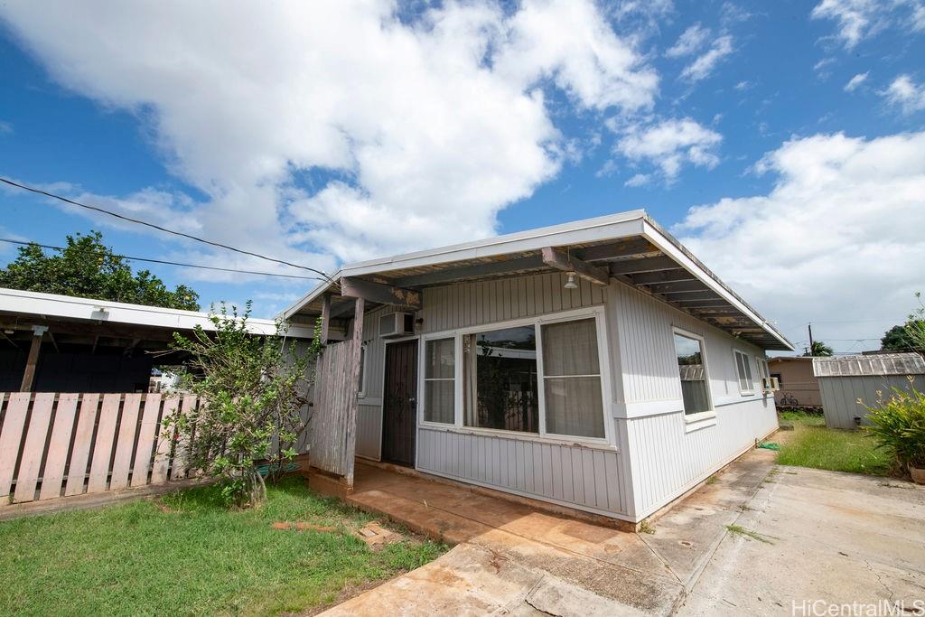 94-423  Awamoi Street Robinson Heights, Waipahu home - photo 7 of 23