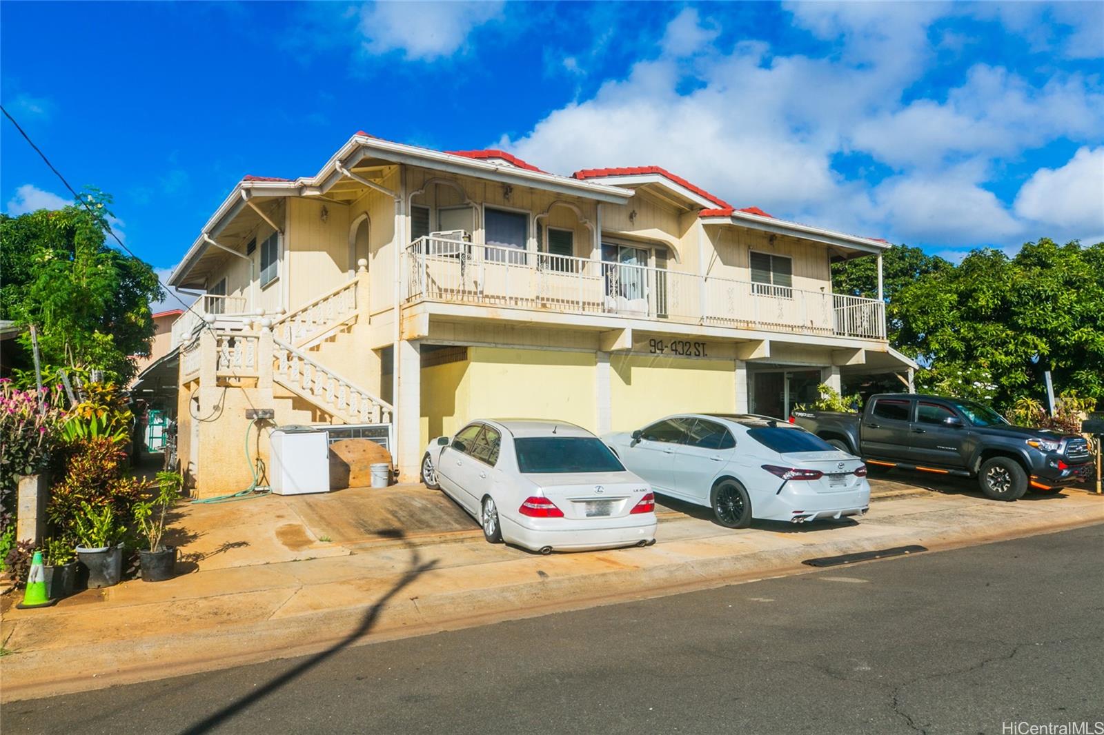 94-432  Kahualena St Waipahu Triangle, Waipahu home - photo 2 of 15