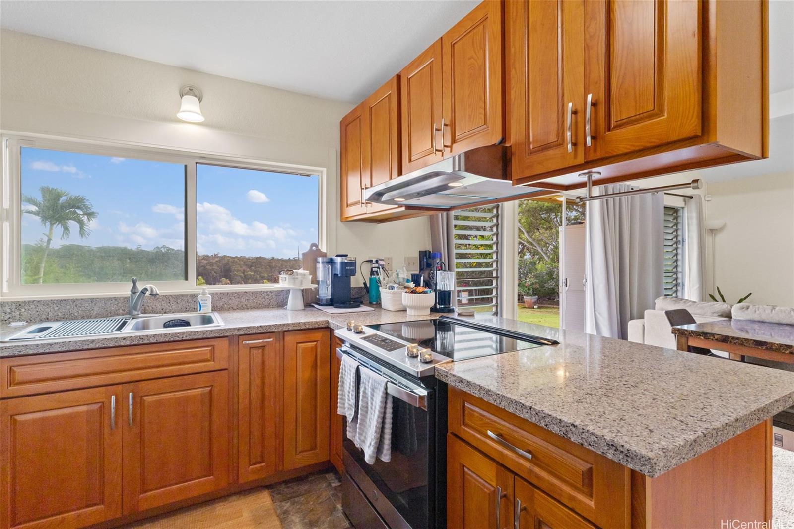 94-441  Mulehu Street Mililani Area, Central home - photo 6 of 19