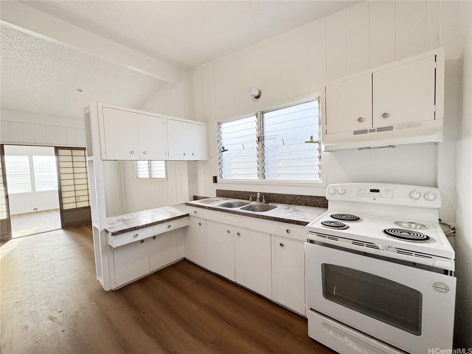 94-442  Kahualena Place Waipahu Triangle, Waipahu home - photo 9 of 11