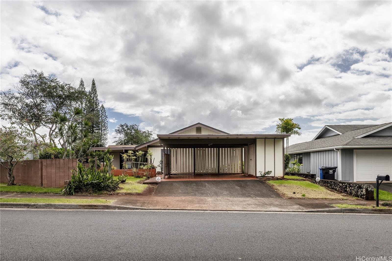 94-447  Hokuahiahi St Mililani Area, Central home - photo 2 of 25
