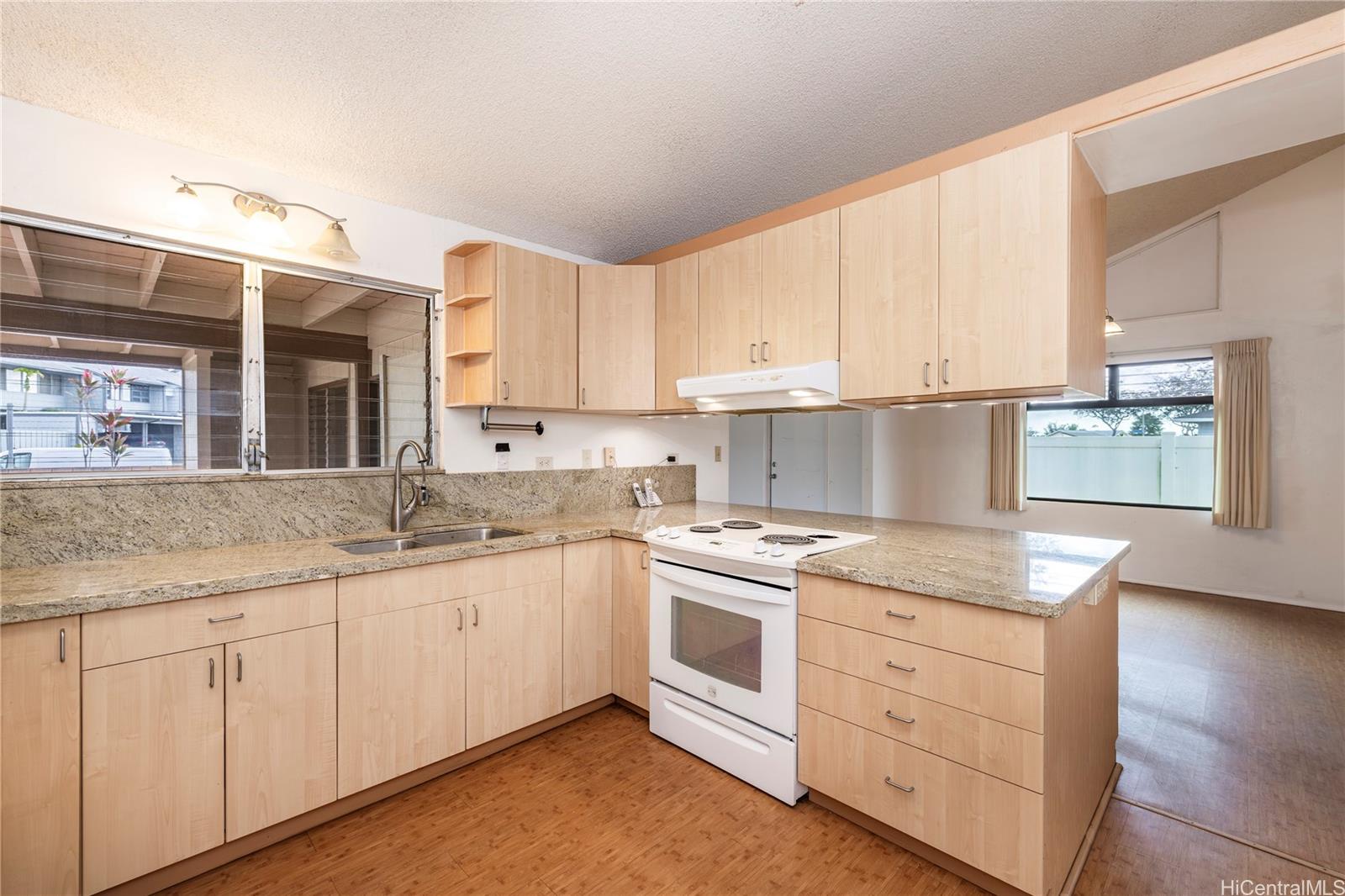 94-447  Hokuahiahi St Mililani Area, Central home - photo 3 of 25