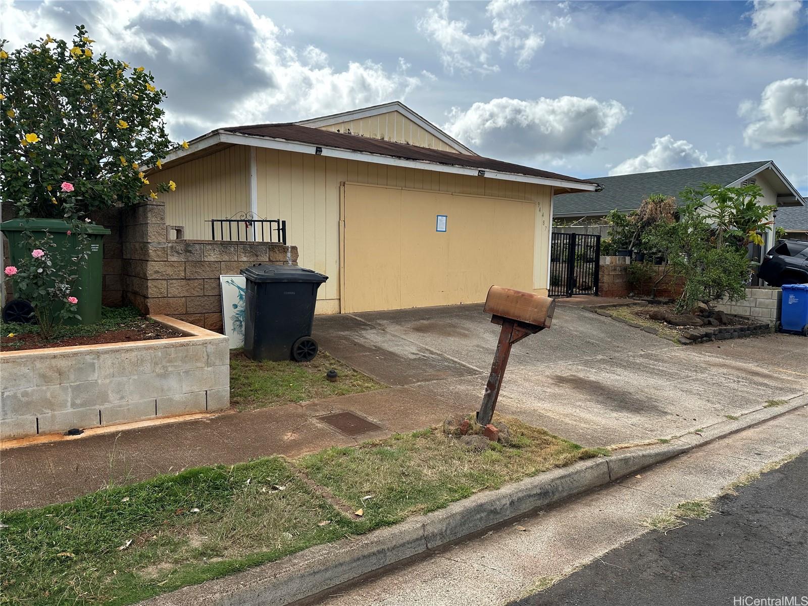 94-487  Palai St Village Park, Waipahu home - photo 2 of 20