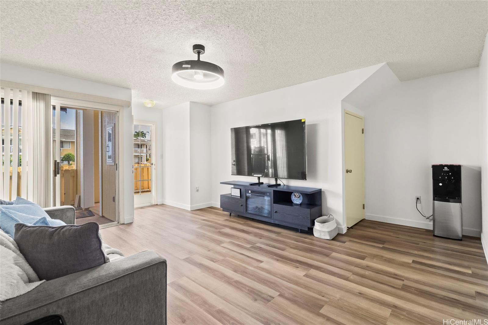 94-506 Kupuohi Street townhouse # 7102, Waipahu, Hawaii - photo 2 of 17