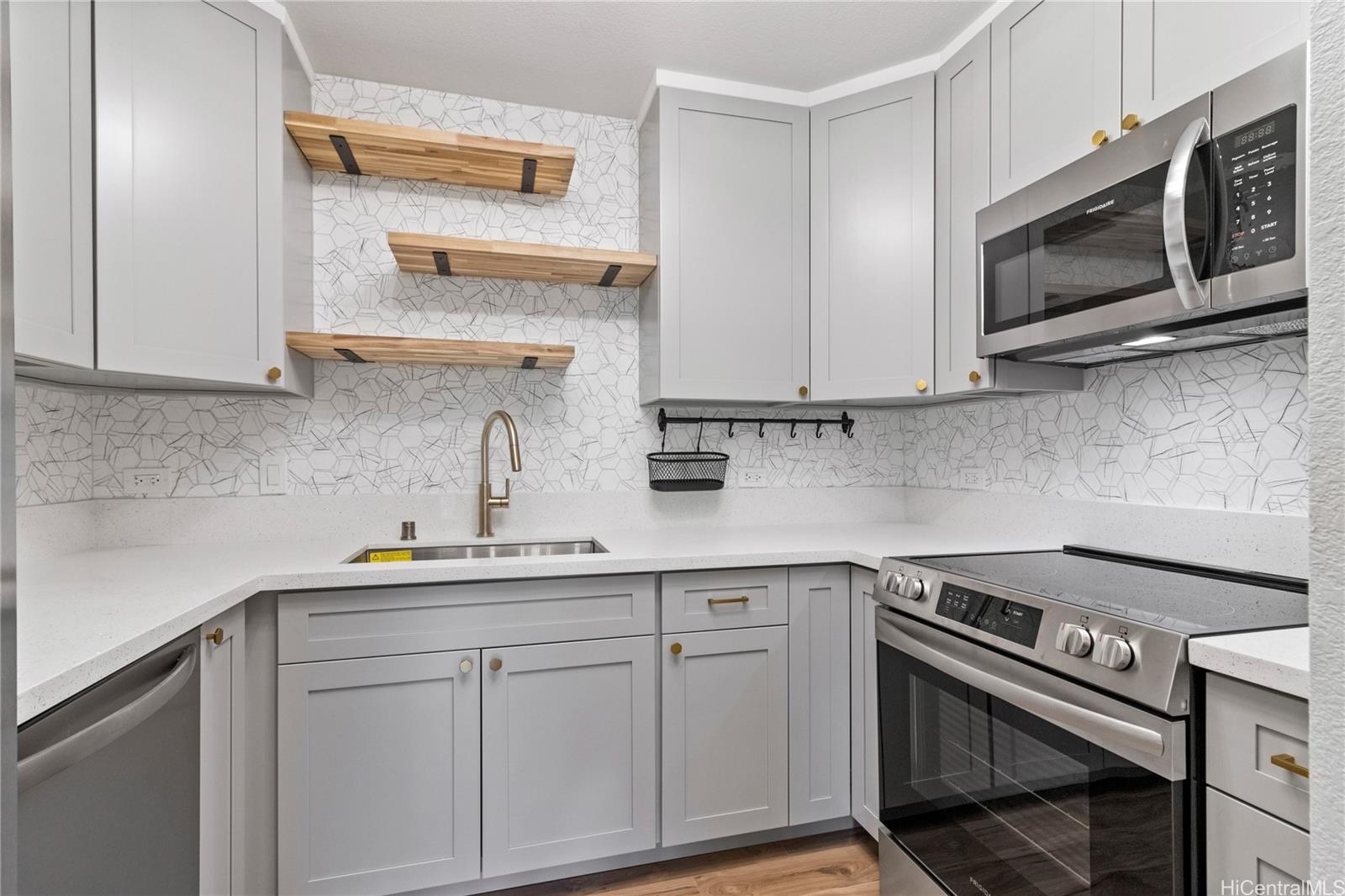 Royal Kunia townhouse # 8204, Waipahu, Hawaii - photo 2 of 17