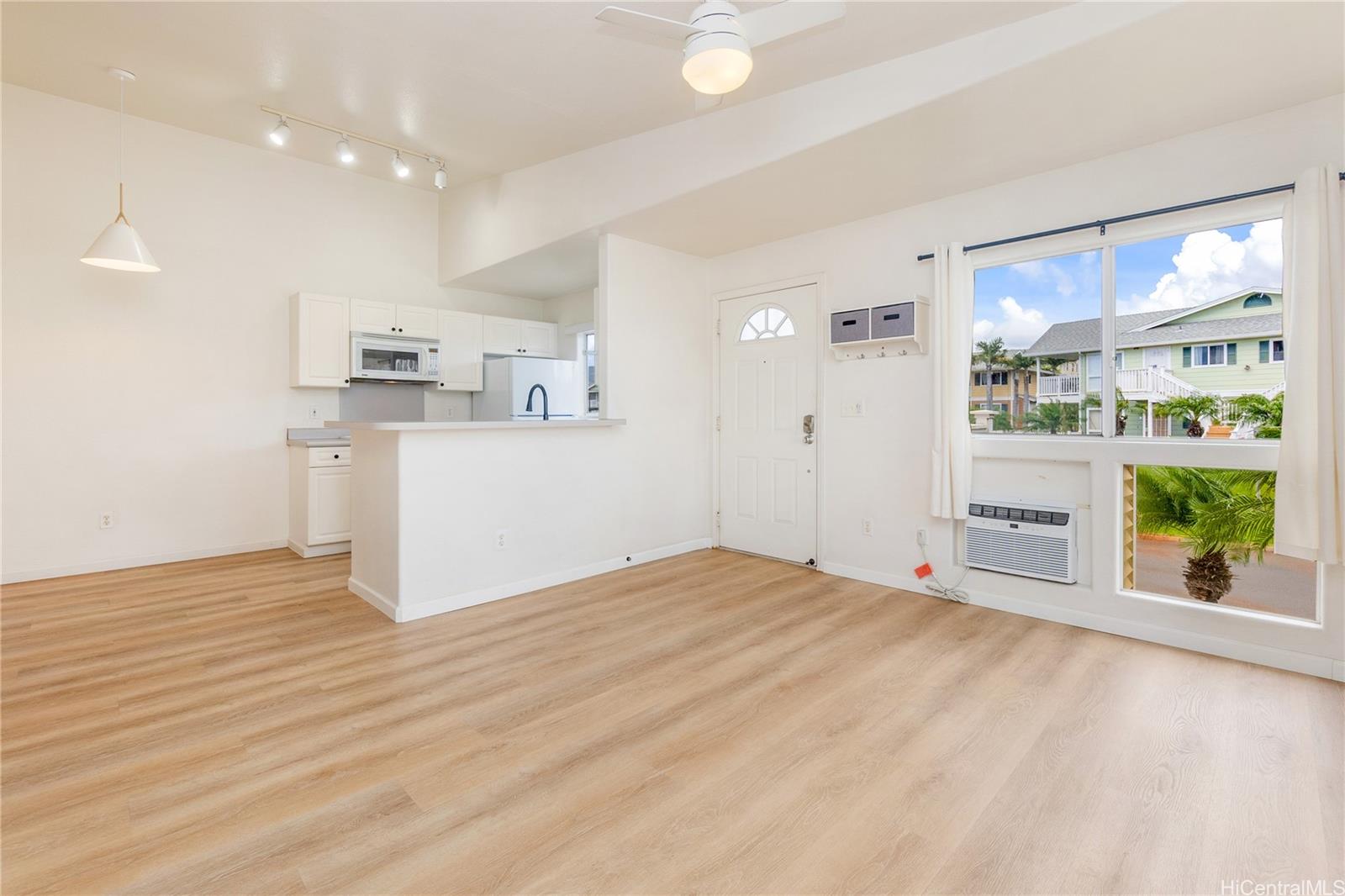 Waikele Community Association townhouse # T202, Waipahu, Hawaii - photo 3 of 25