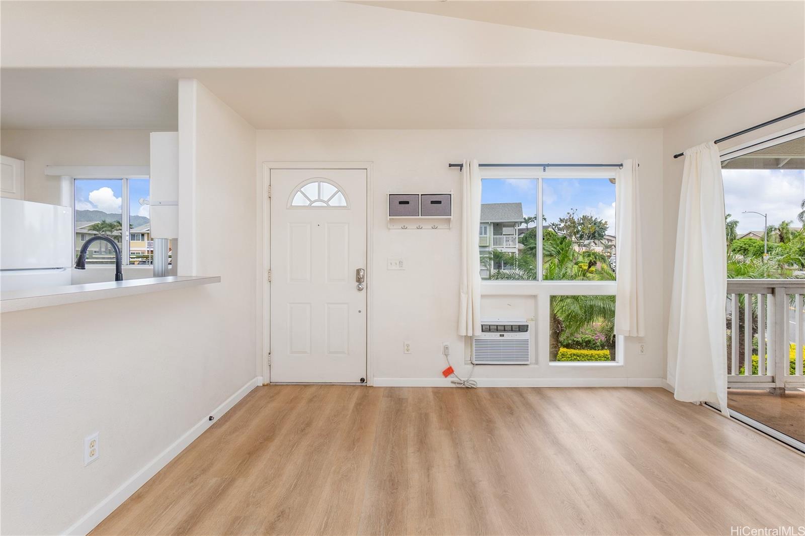 Waikele Community Association townhouse # T202, Waipahu, Hawaii - photo 4 of 25