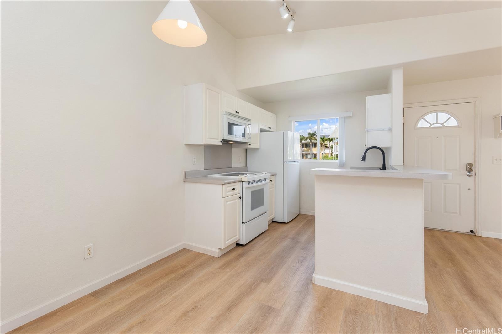 Waikele Community Association townhouse # T202, Waipahu, Hawaii - photo 9 of 25