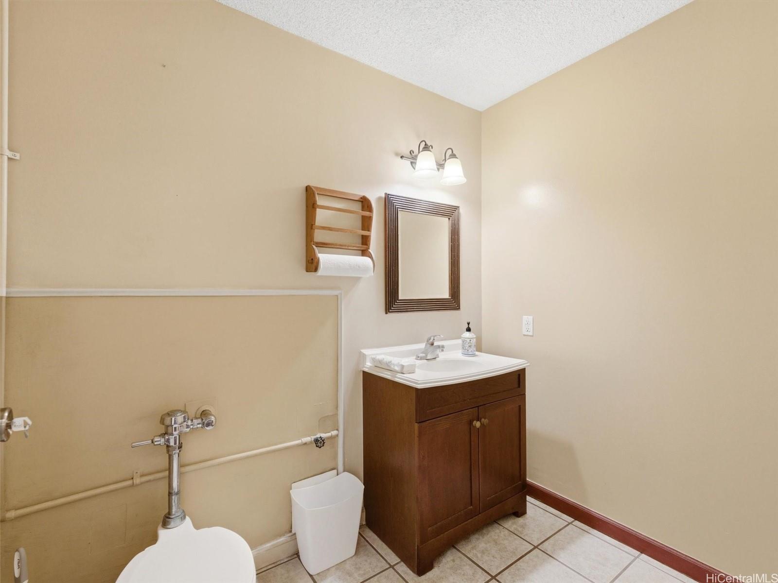 94-515 Ukee St Waipahu Oahu commercial real estate photo11 of 18