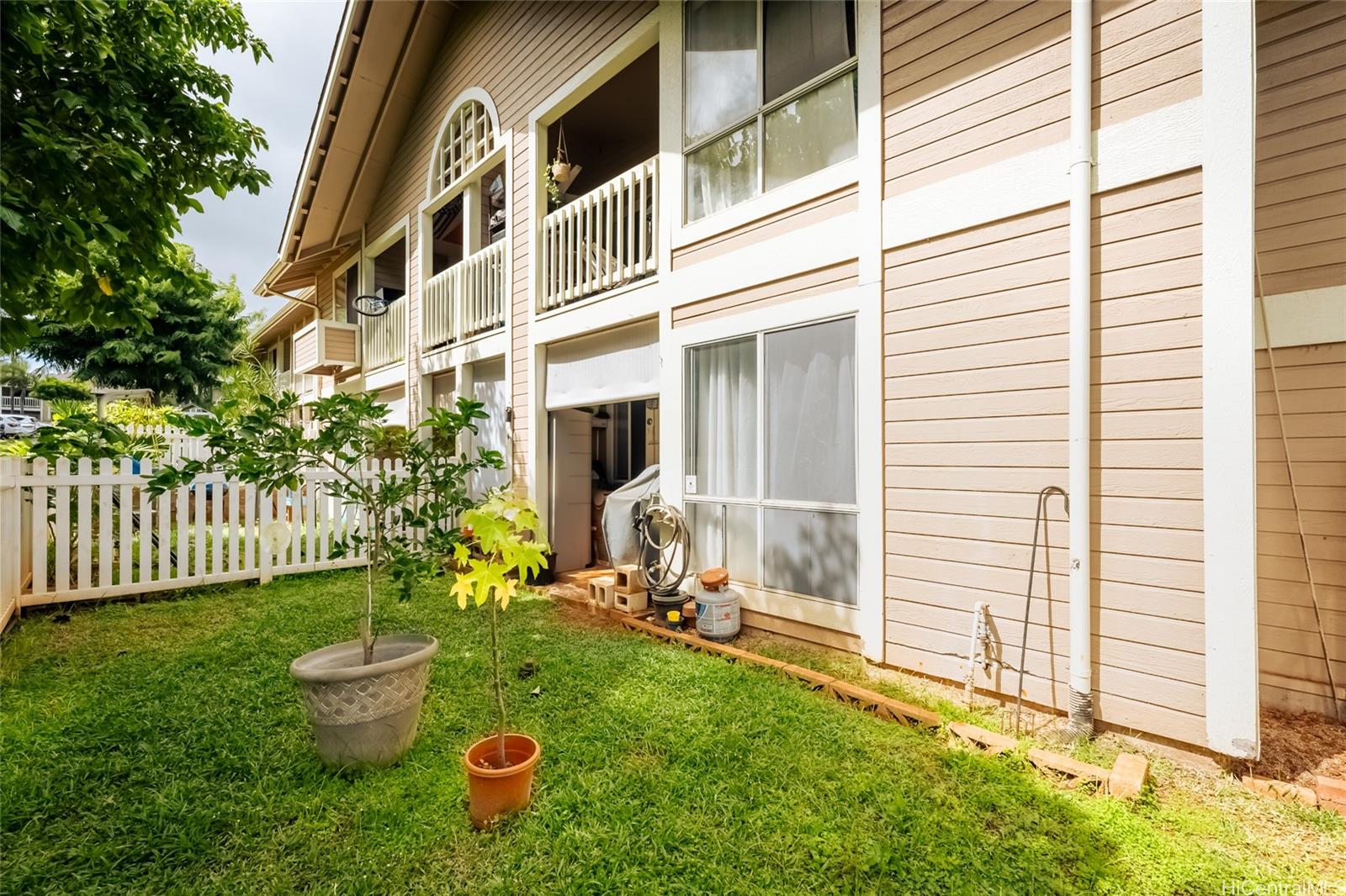 Waikele Comm townhouse # J104, Waipahu, Hawaii - photo 11 of 15