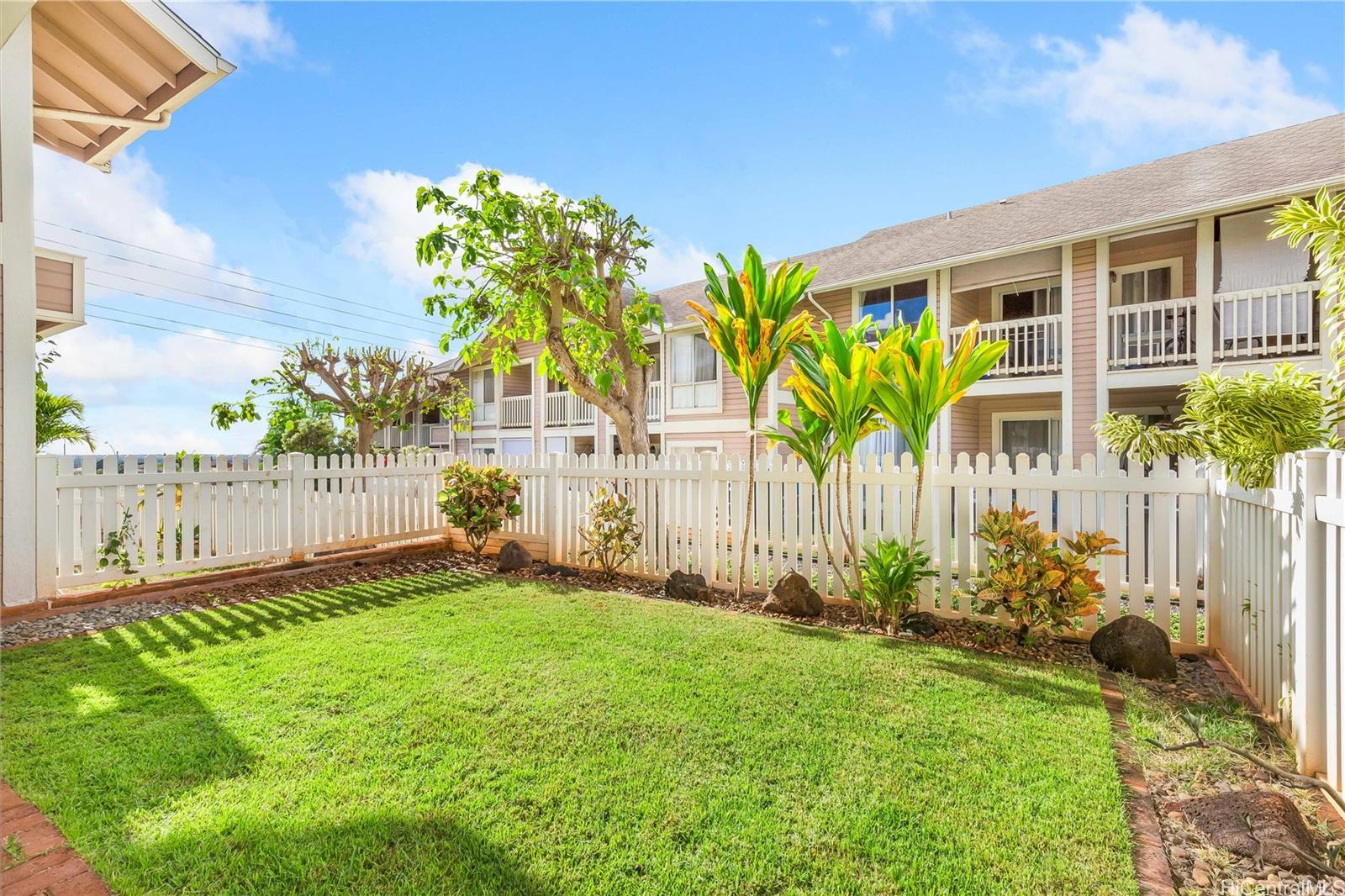 Waikele Comm townhouse # G102, Waipahu, Hawaii - photo 15 of 19