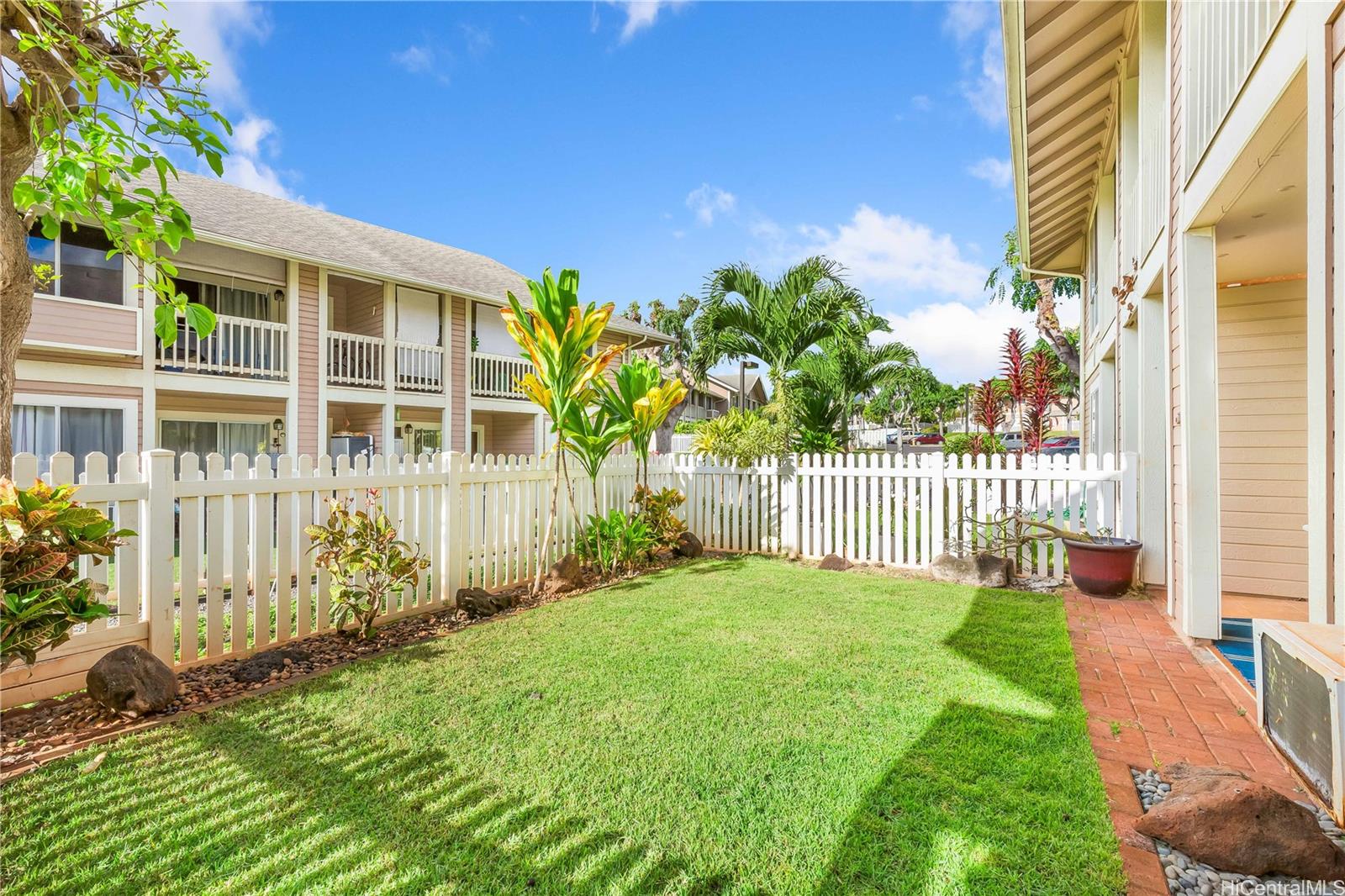 Waikele Comm townhouse # G102, Waipahu, Hawaii - photo 16 of 19