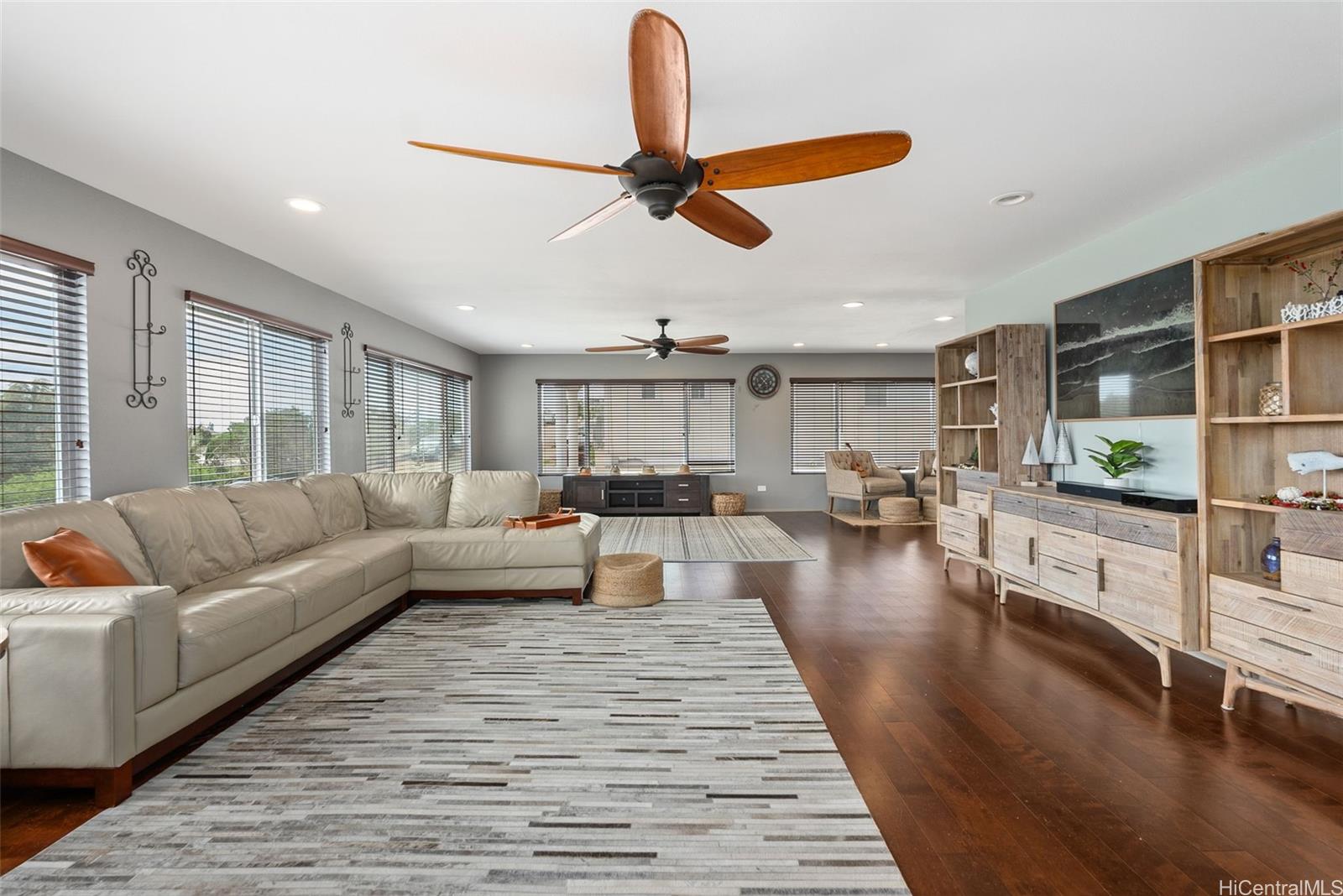 94-536  Koaleo Street Robinson Heights, Waipahu home - photo 2 of 20