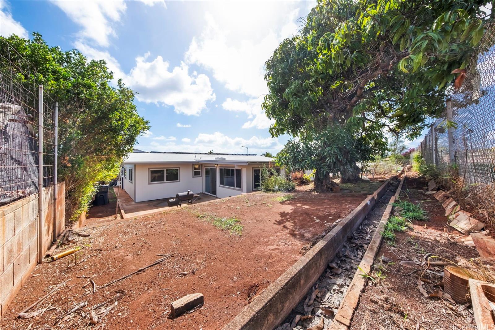 94-540  Loaa Street Harbor View, Waipahu home - photo 23 of 25