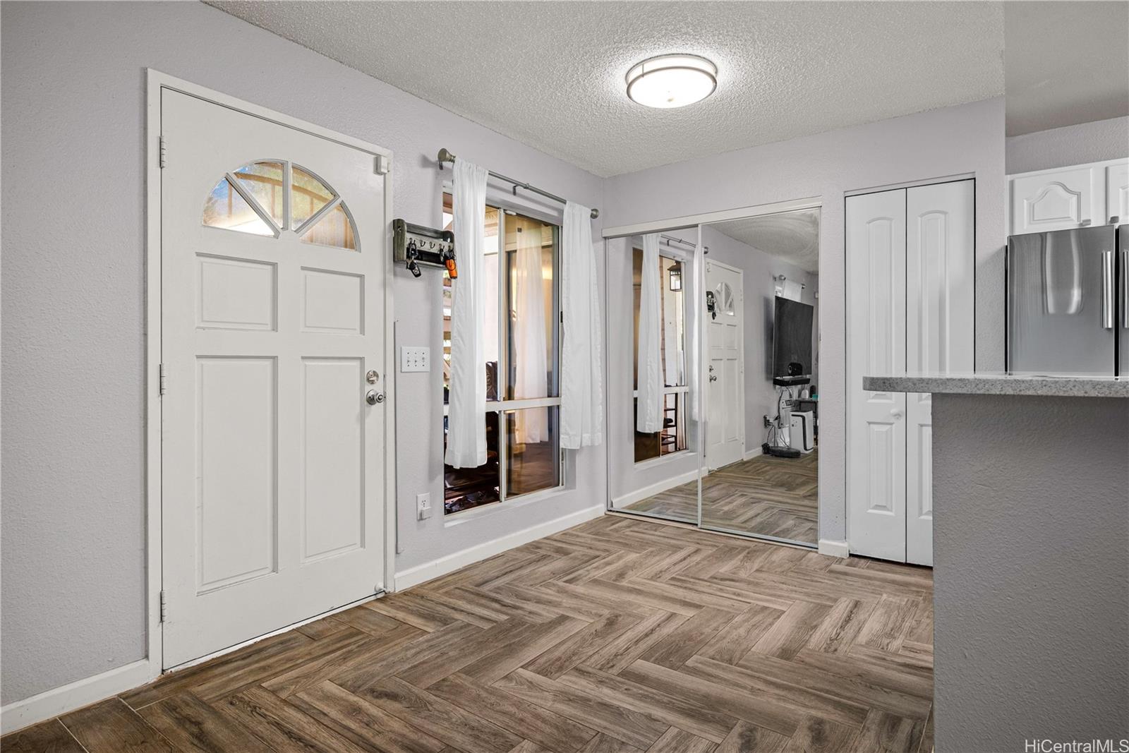 Waikele AOAO townhouse # S101, Waipahu, Hawaii - photo 3 of 23