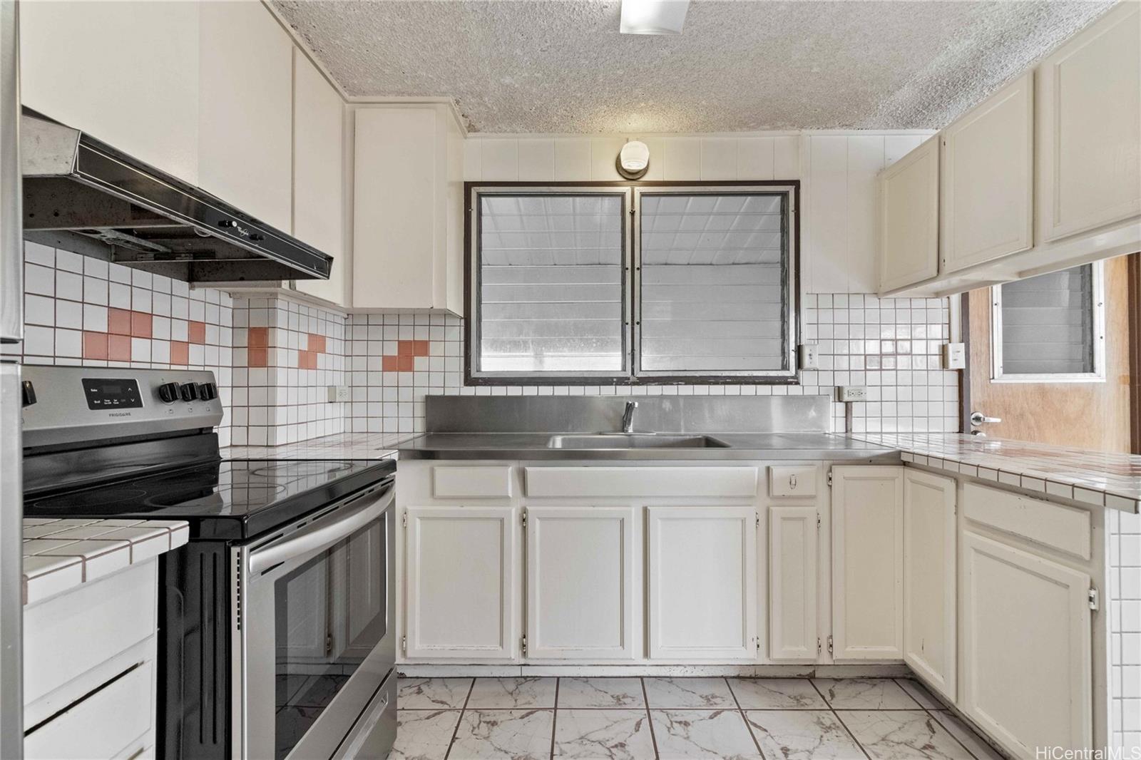 94-547  Hiahia Loop Waipahu-lower, Waipahu home - photo 5 of 25