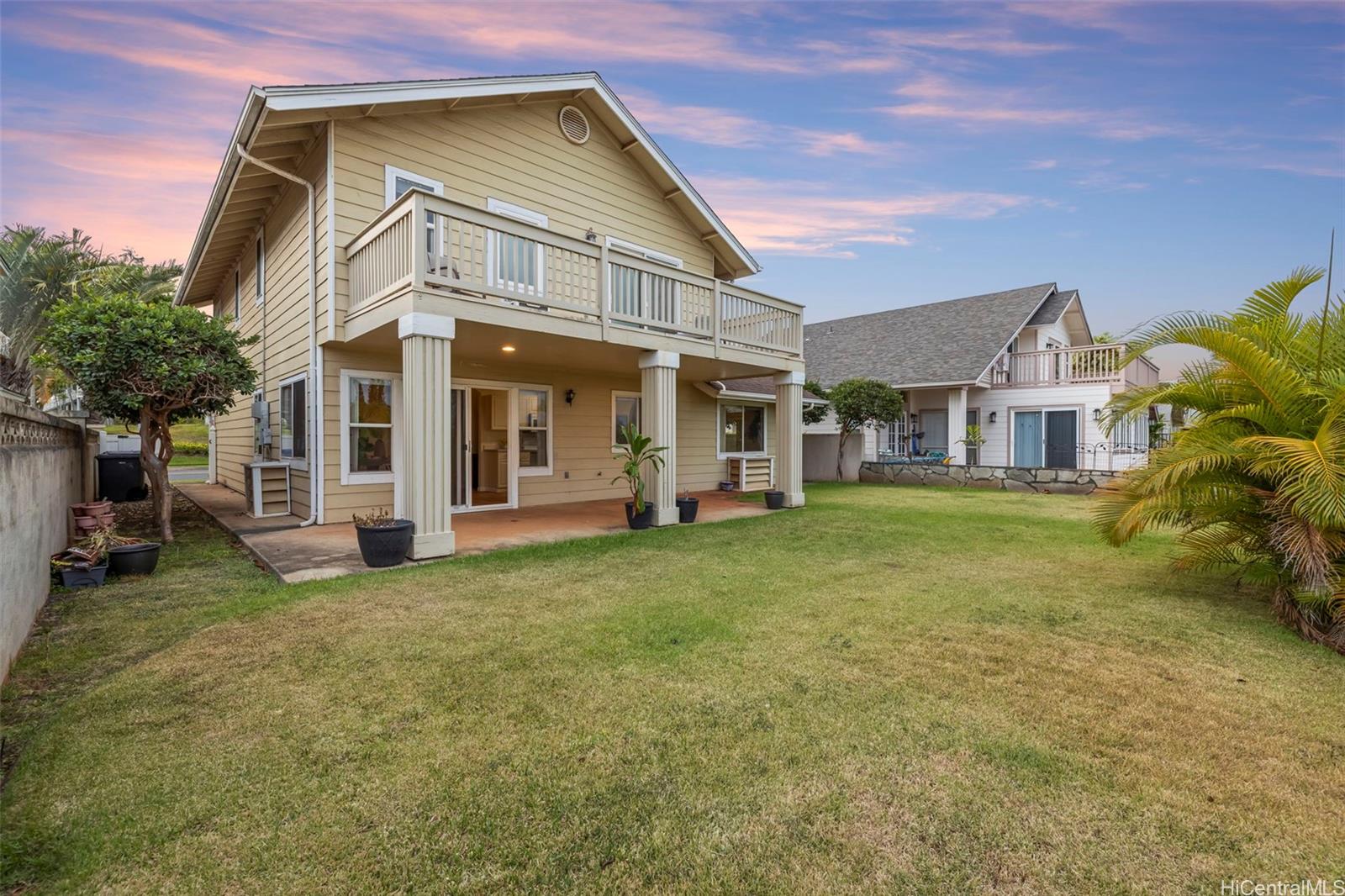 94-547  Lumiauau Street Waikele, Waipahu home - photo 3 of 23