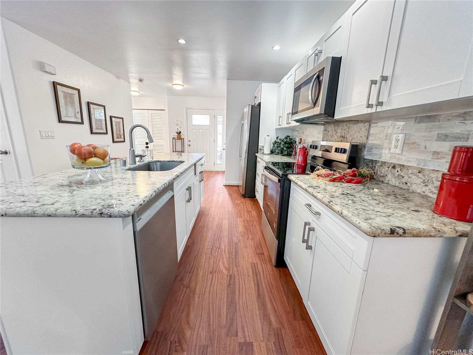 94-556  Koaleo Street Robinson Heights, Waipahu home - photo 2 of 25