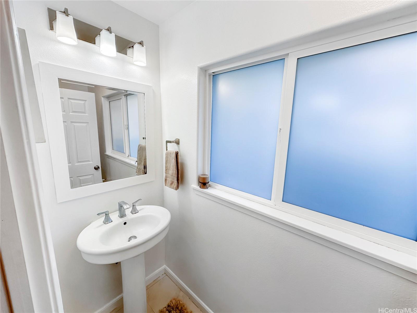 94-556  Koaleo Street Robinson Heights, Waipahu home - photo 5 of 25