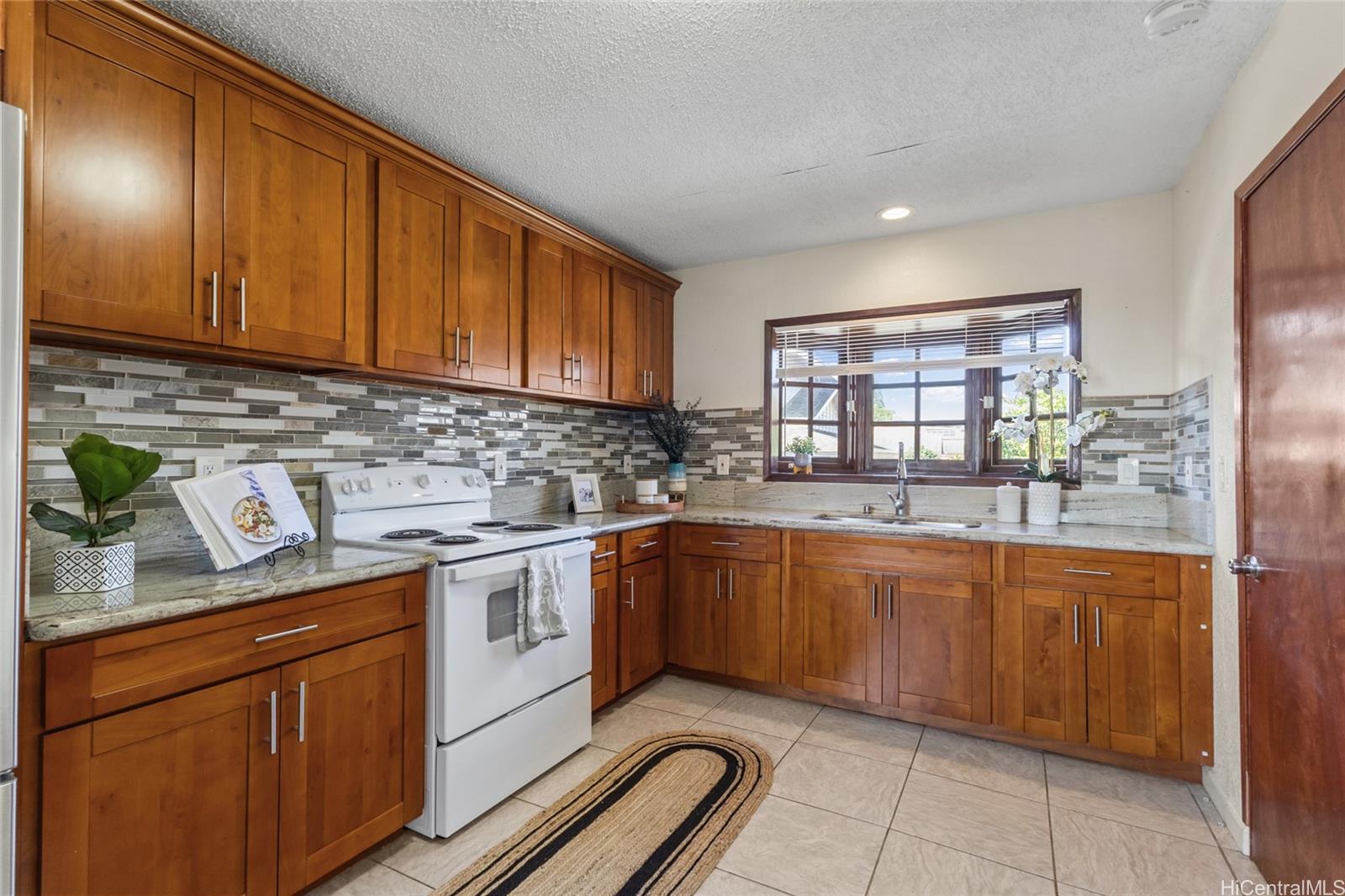 94-568  Poloahilani Street Mililani Area, Central home - photo 15 of 25