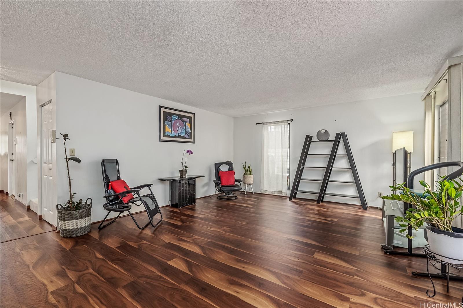 94-570  Holaniku Street Mililani Area, Central home - photo 5 of 23