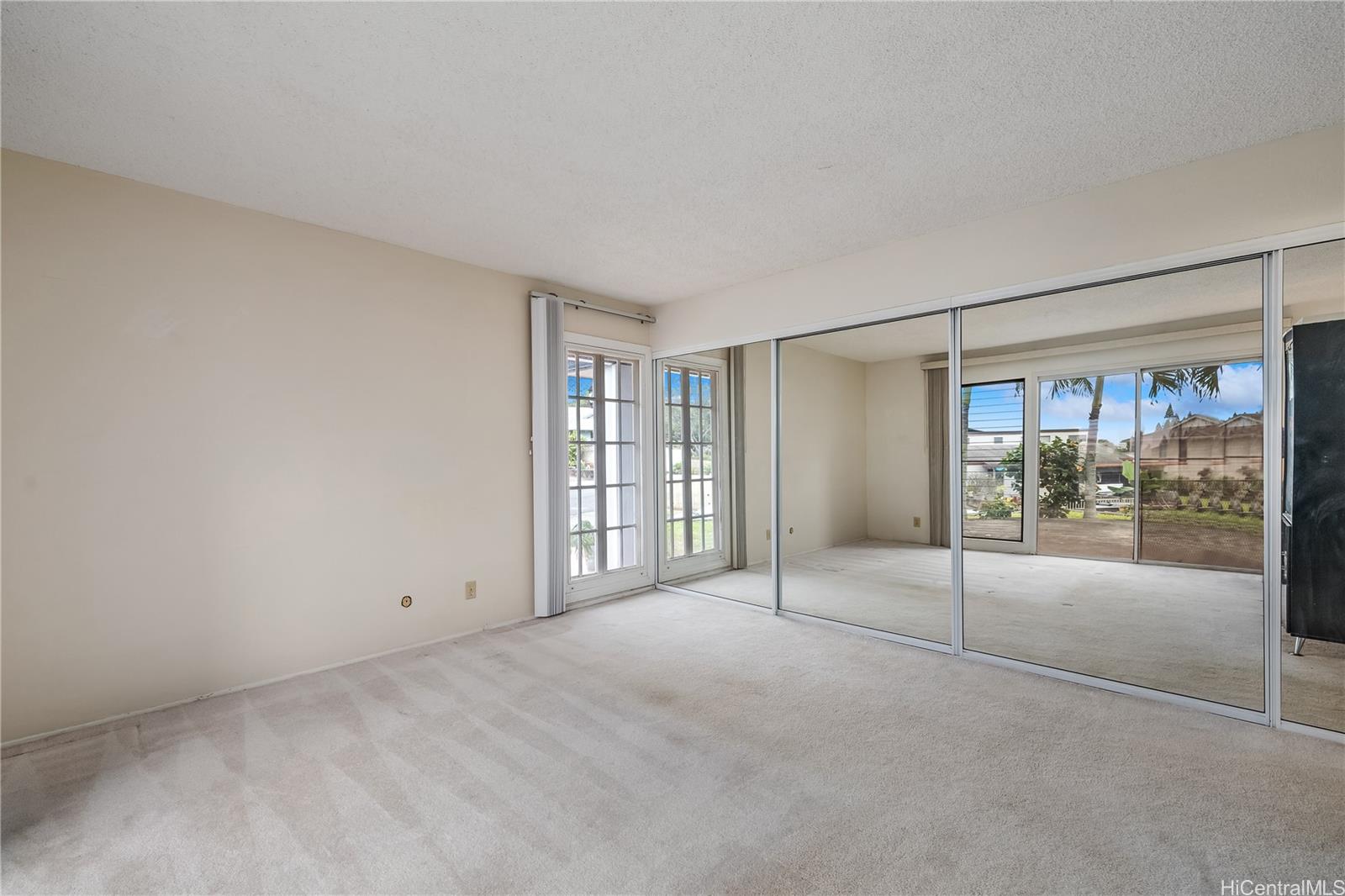 94-570  Holaniku Street Mililani Area, Central home - photo 9 of 23