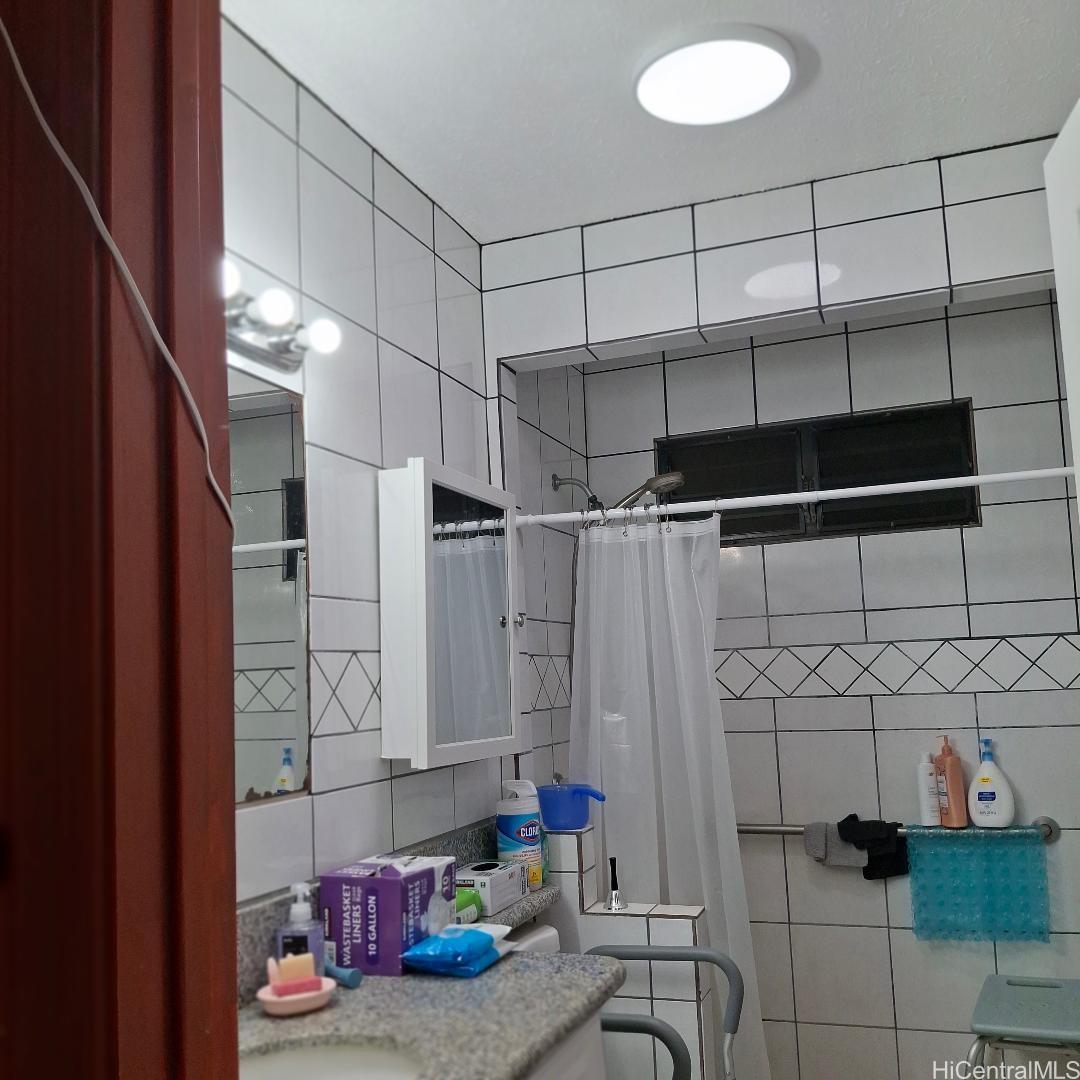 94-584  Apii Place Waipahu Estates, Waipahu home - photo 9 of 10