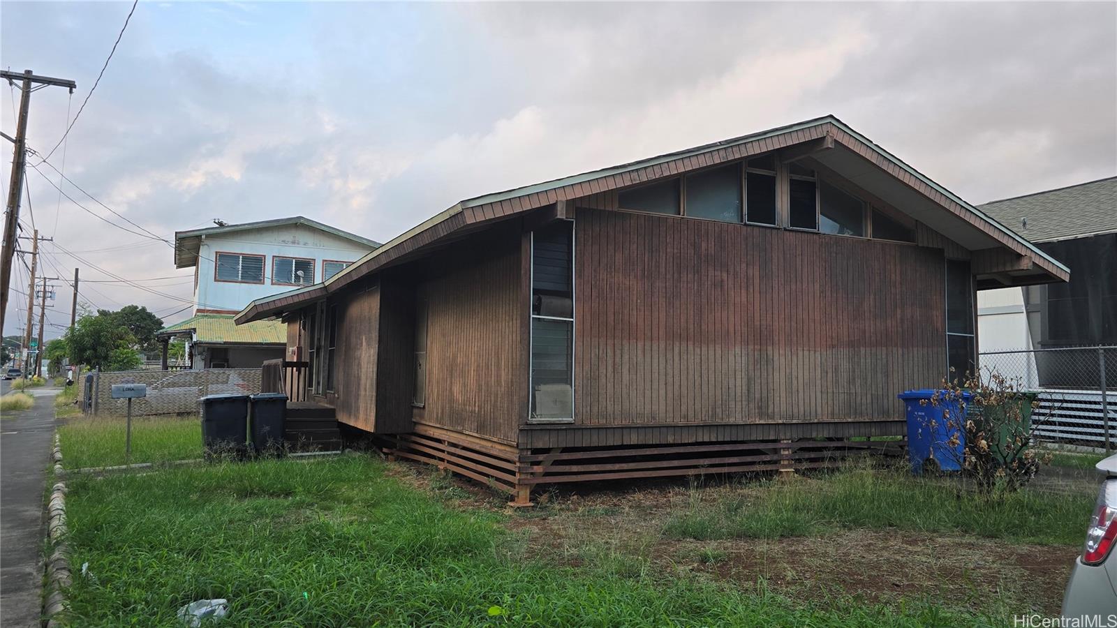 946  Halona St Kapalama, Honolulu home - photo 2 of 8