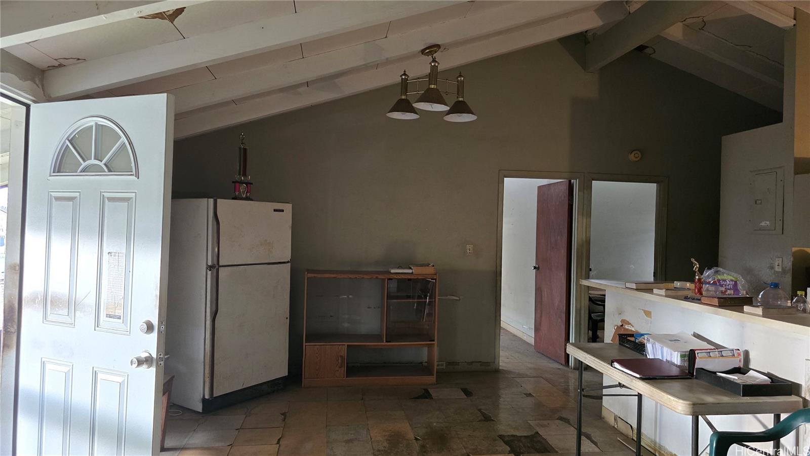 946  Halona St Kapalama, Honolulu home - photo 3 of 8