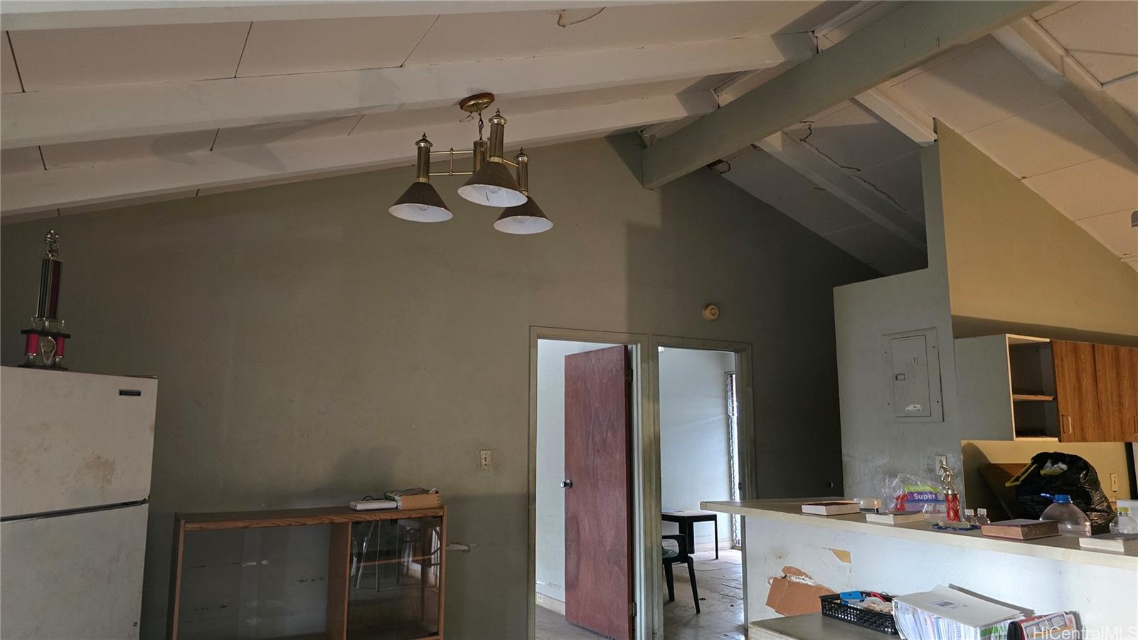 946  Halona St Kapalama, Honolulu home - photo 4 of 8