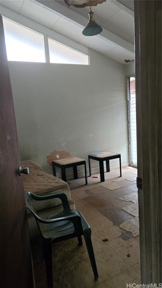 946  Halona St Kapalama, Honolulu home - photo 6 of 8