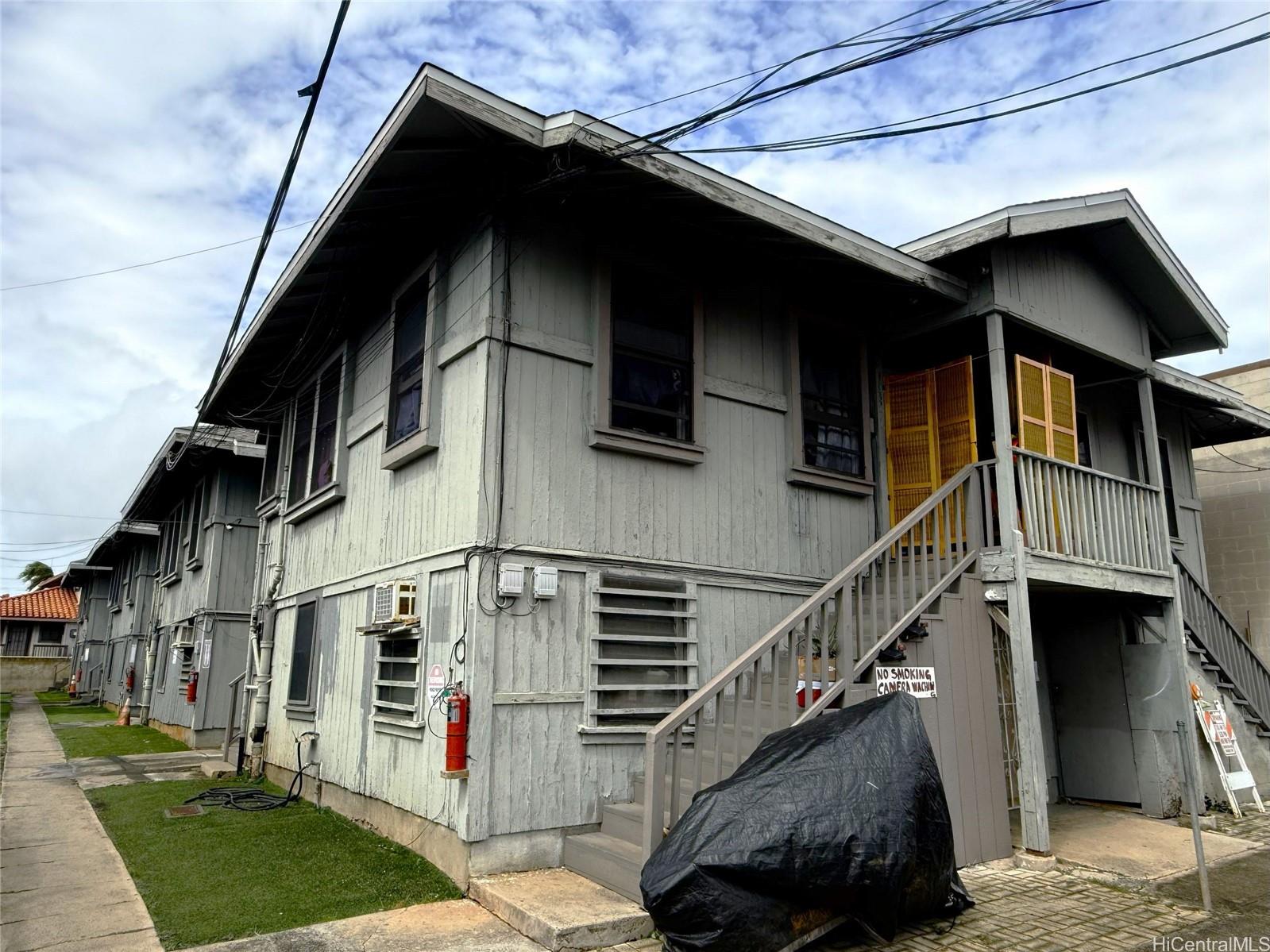 946 Winant Street Honolulu - Multi-family - photo 3 of 16