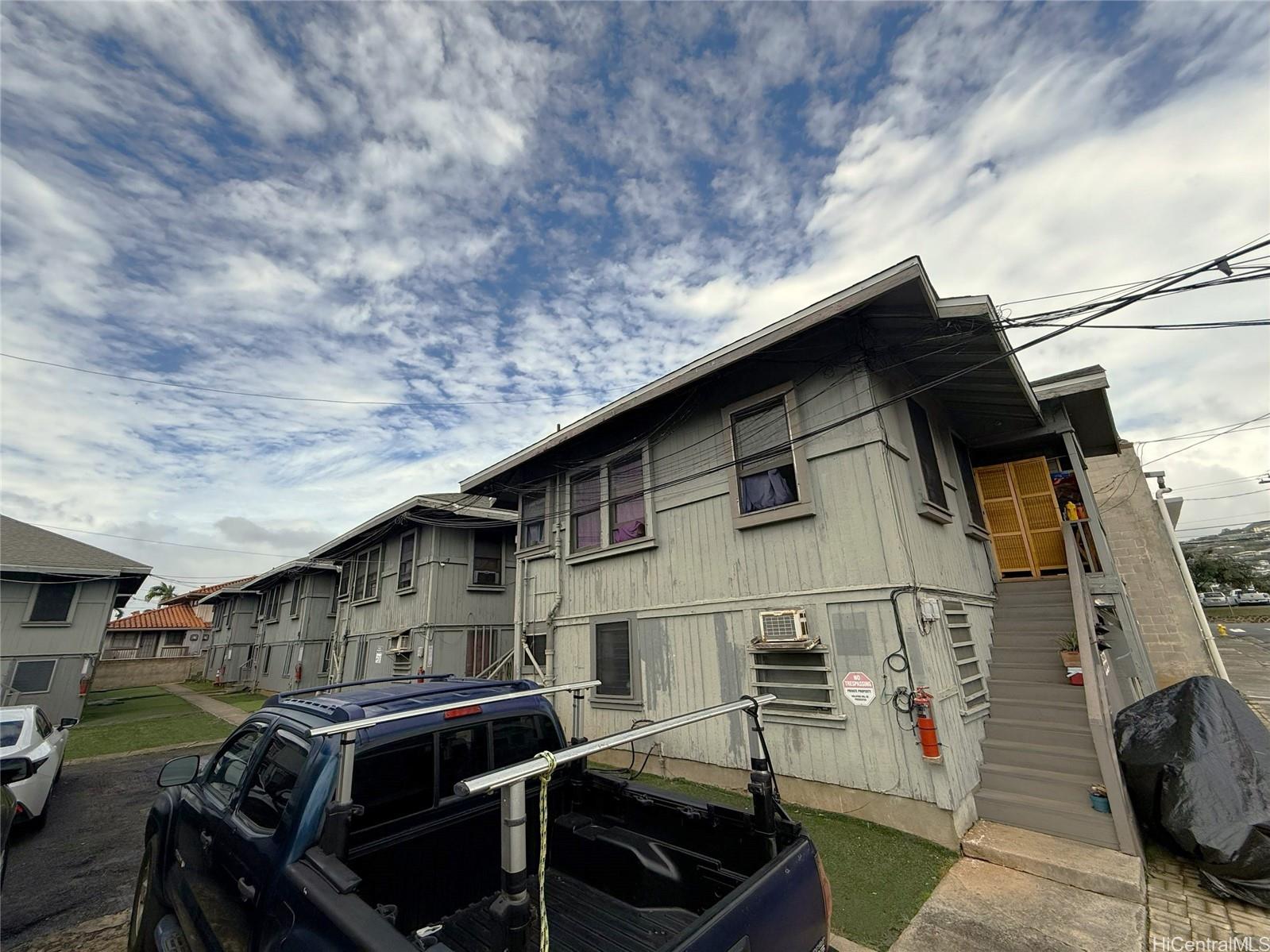 946 Winant Street Honolulu - Multi-family - photo 5 of 16