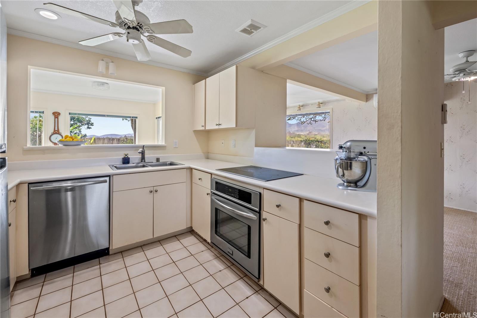 94-641  Hikianalia Place Mililani Area, Central home - photo 9 of 25