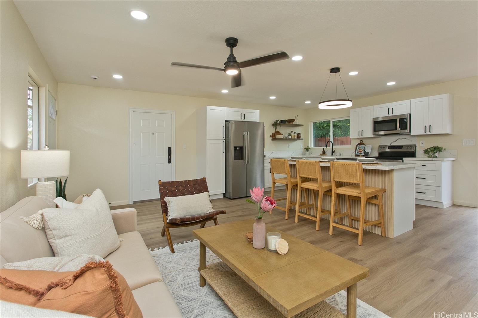 94-651  Maaniani Place Village Park, Waipahu home - photo 2 of 22