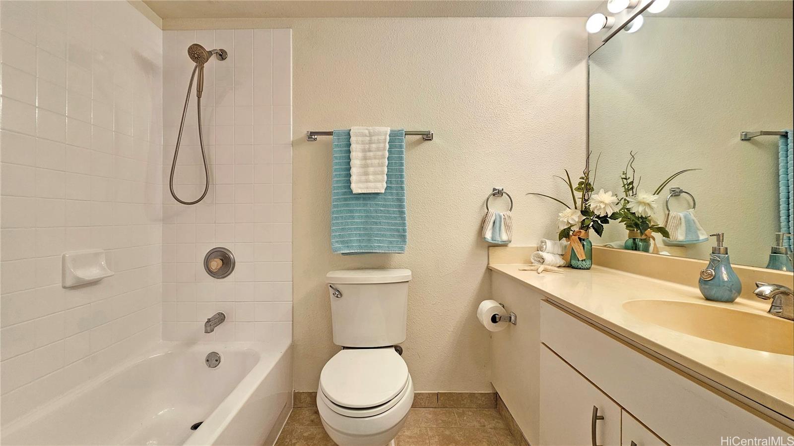 Waikele townhouse # X104, Waipahu, Hawaii - photo 18 of 25